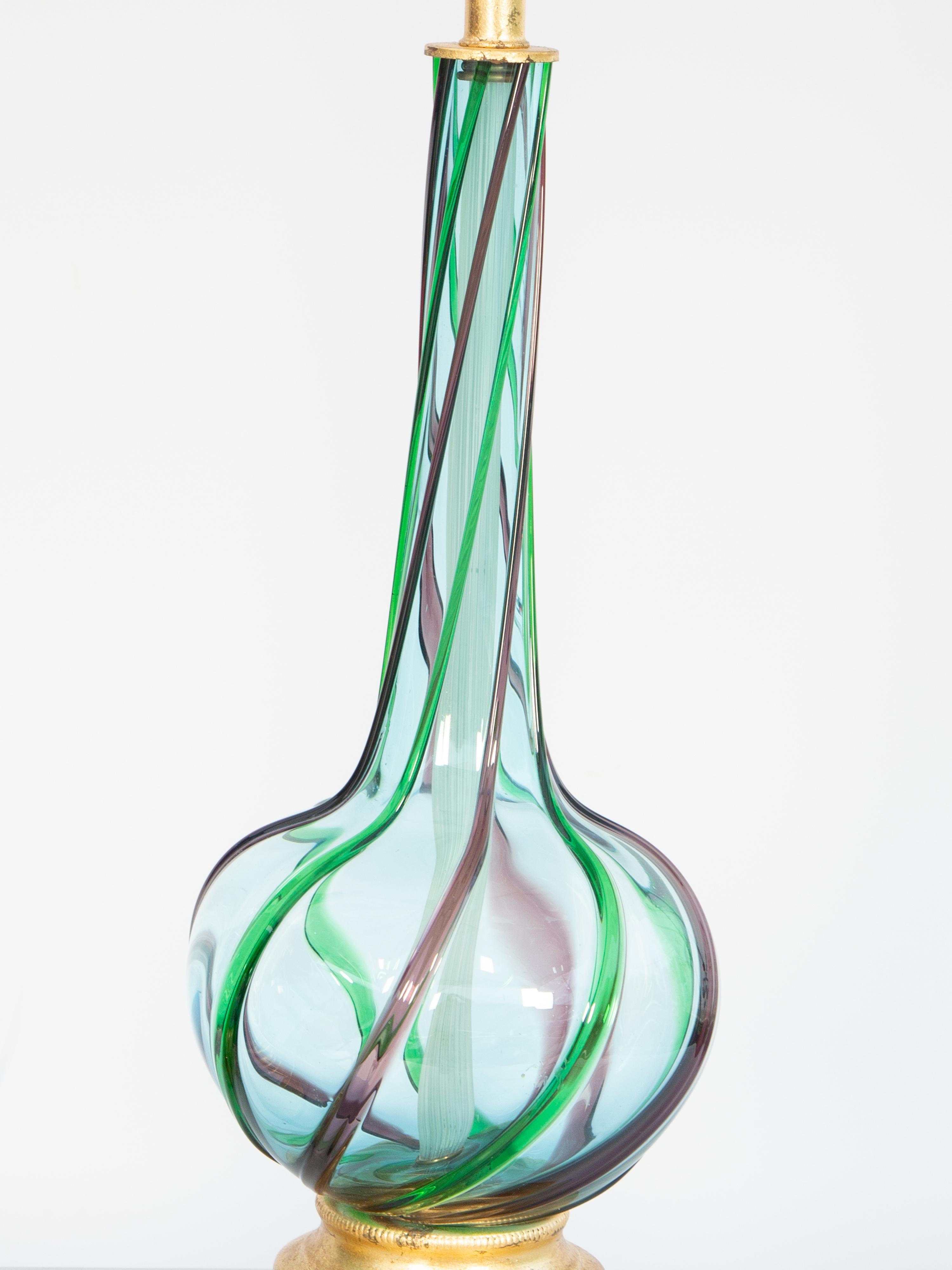Milieu du XXe siècle Paire de lampes vintage en verre de Murano en forme de spirale verte et bleue en vente