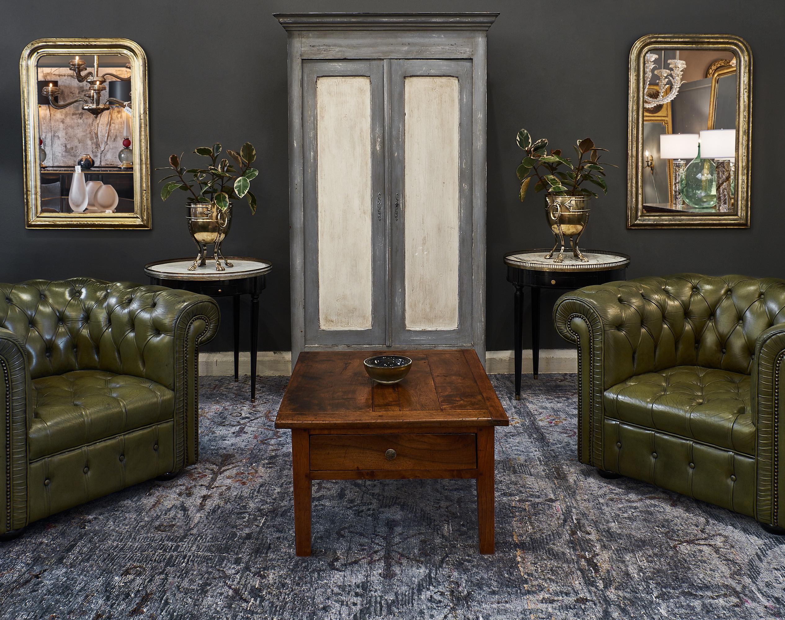 A pair of superb chesterfield armchairs in very nice condition, rich green patinated leather, brass nails heads. We loved the reasonable size, versatility of the style and high quality of the craftsmanship.