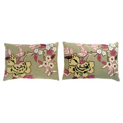 Pareja de almohadas vintage de crewel verde rojo y amarillo MENTA