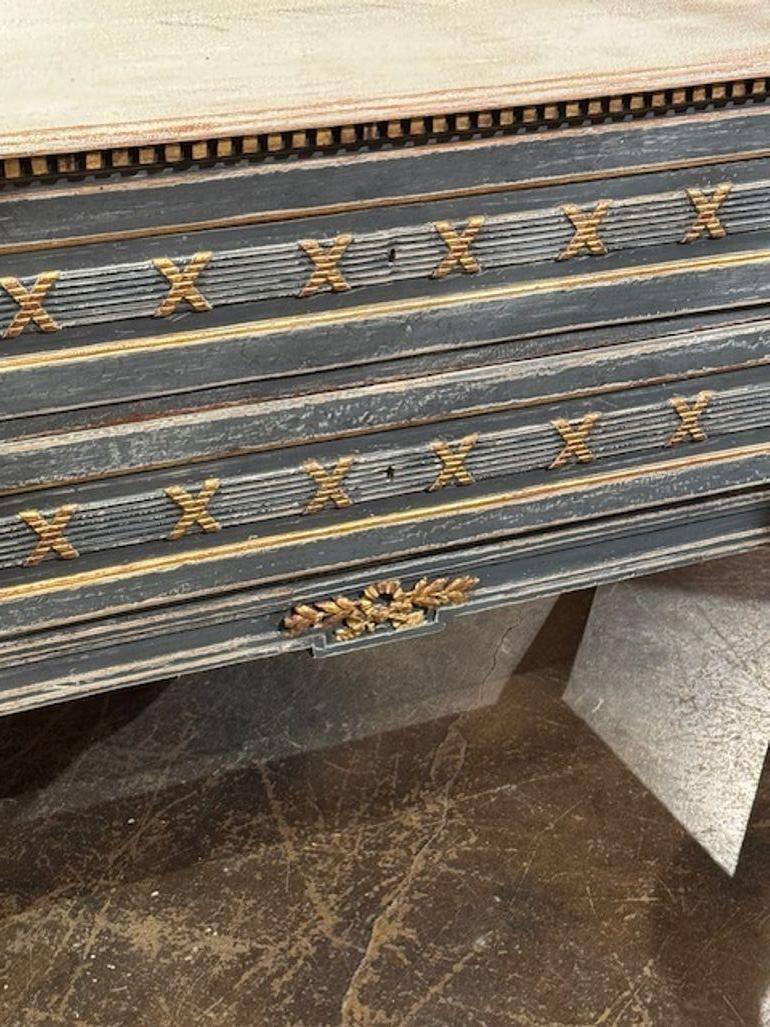 Coppia di commodes neoclassici gustaviani d'epoca In condizioni buone in vendita a Dallas, TX