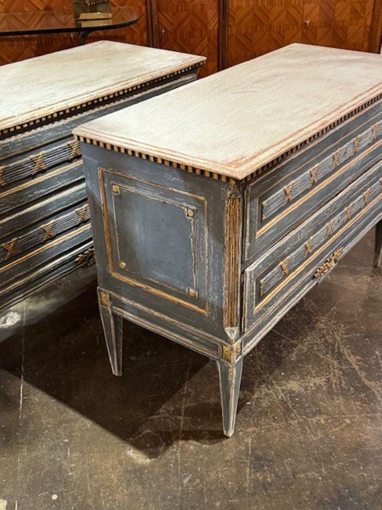 Metà XX secolo Coppia di commodes neoclassici gustaviani d'epoca in vendita