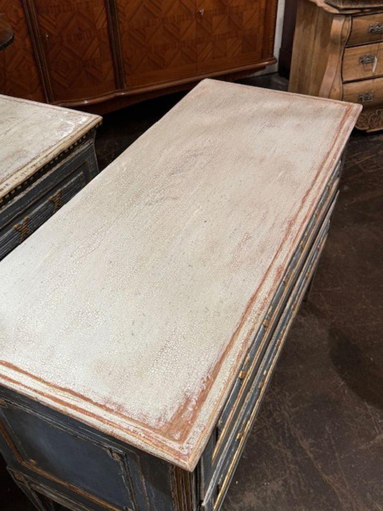 Legno Coppia di commodes neoclassici gustaviani d'epoca in vendita