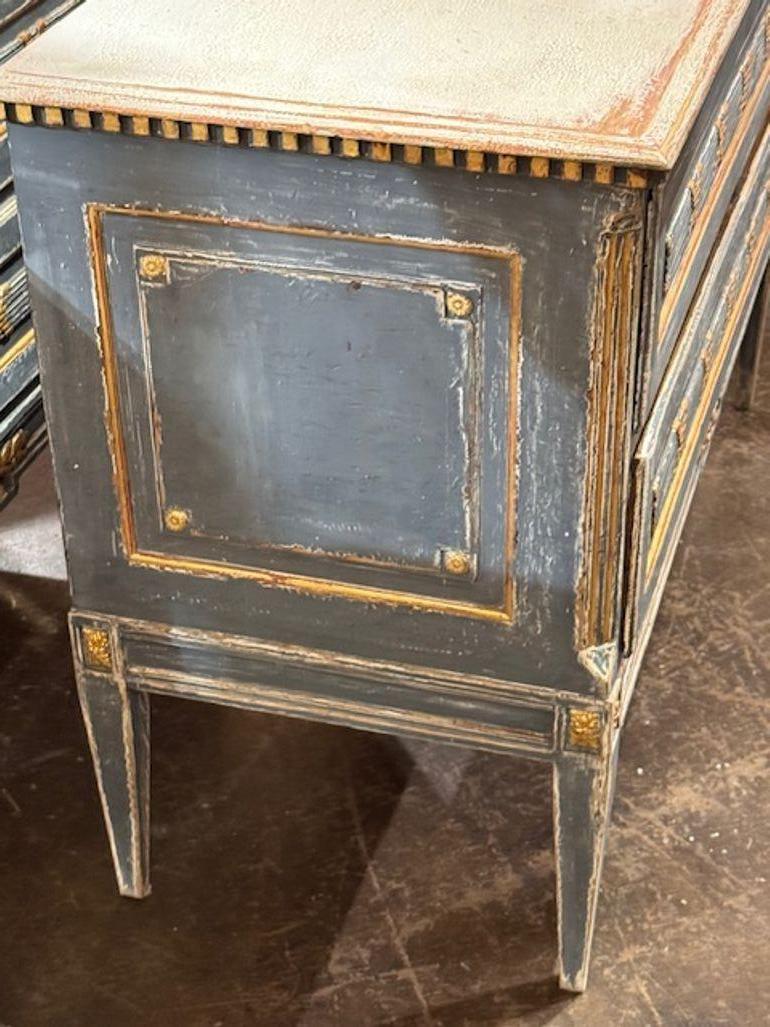 Coppia di commodes neoclassici gustaviani d'epoca in vendita 4