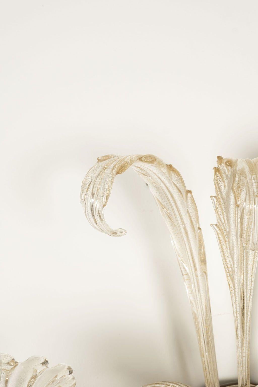 Coppia di lampade trasparenti a tre bracci di Murano soffiate a mano d'epoca in vendita 4