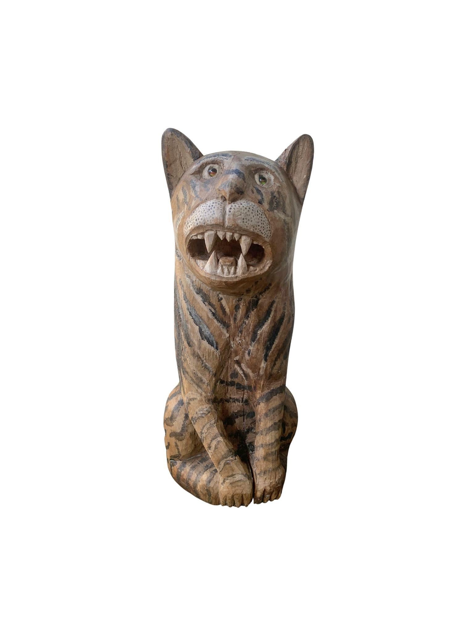 Autre Paire de sculptures / statues de tigre vintage fabriquées à la main de Java, Indonésie  en vente