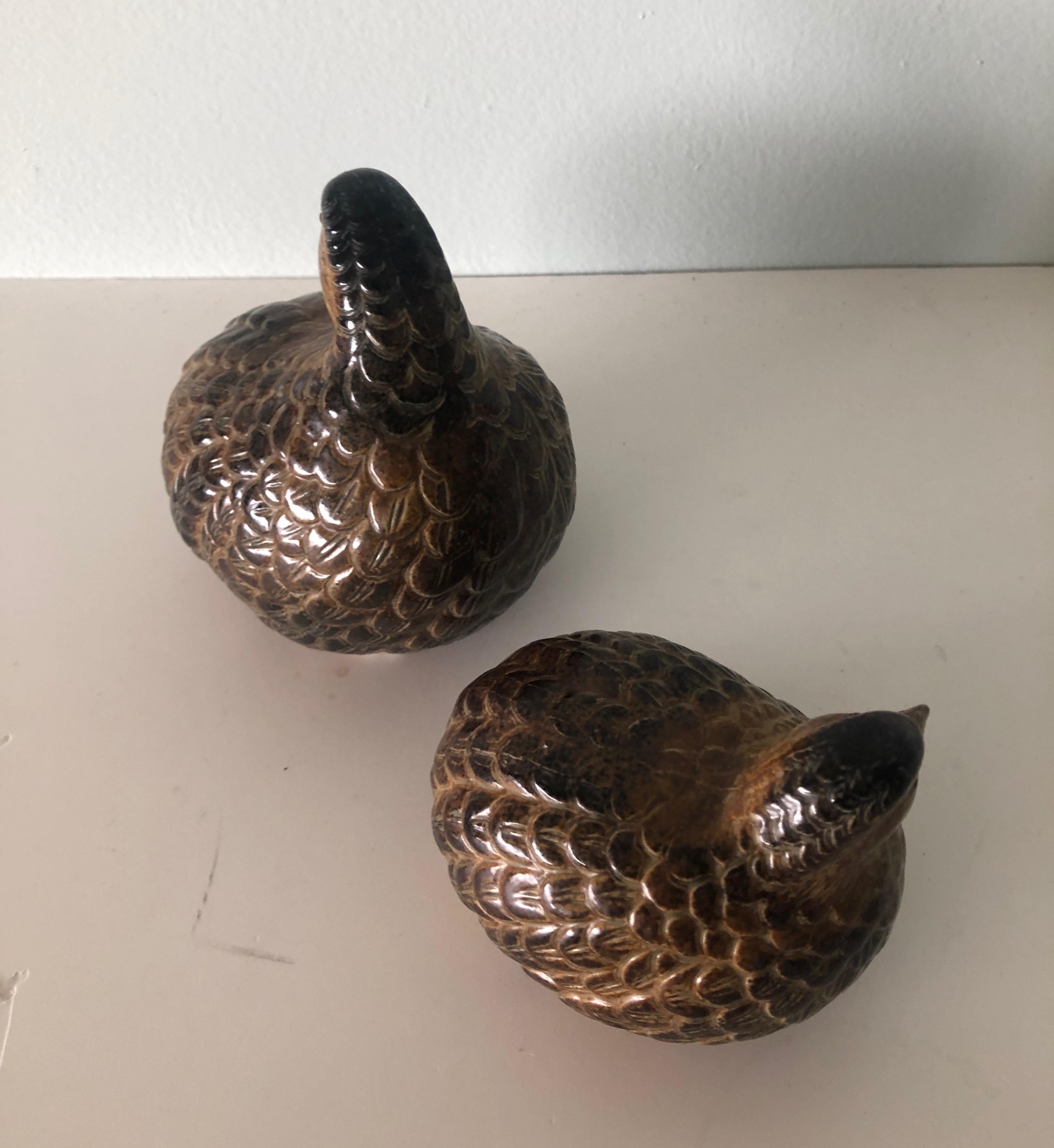 Coppia di quaglie asiatiche vintage in ceramica dipinte a mano In condizioni buone a Oakland Park, FL