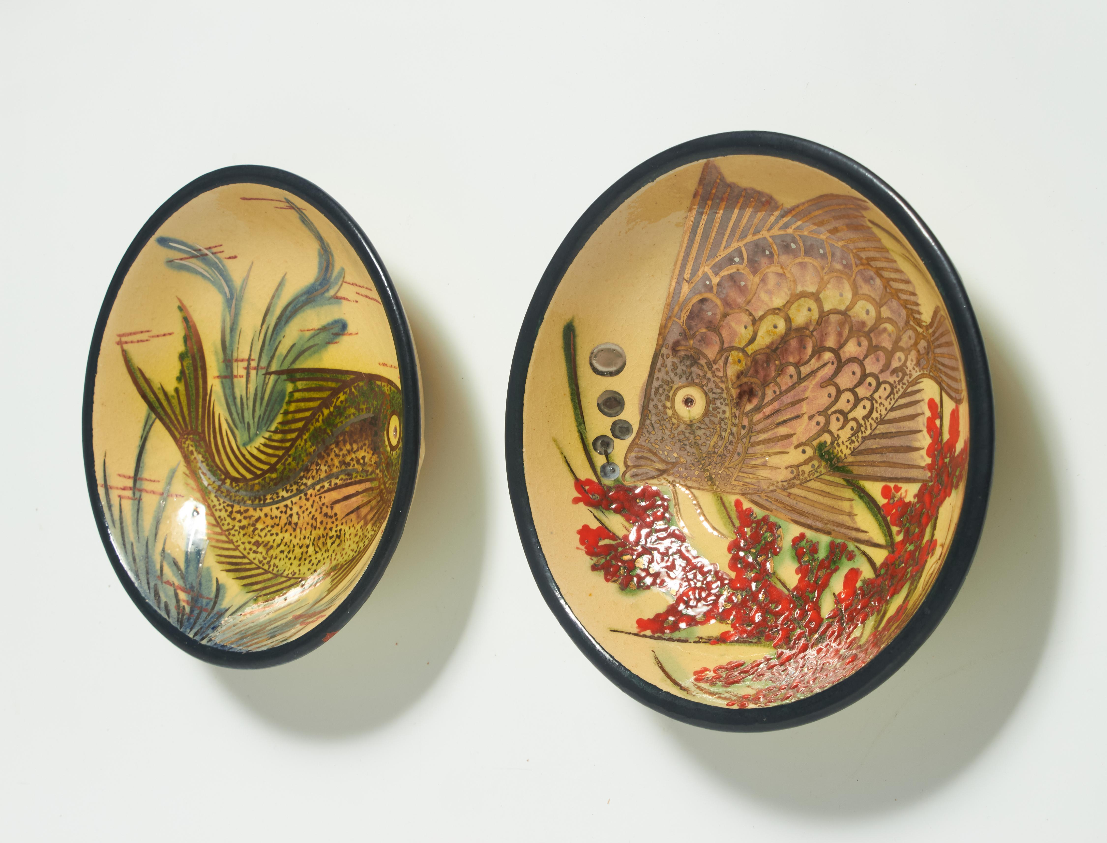 Spanish Pair of Vintage Hand-Painted Ceramic Plates by Catalan Artist Diaz Costa For Sale