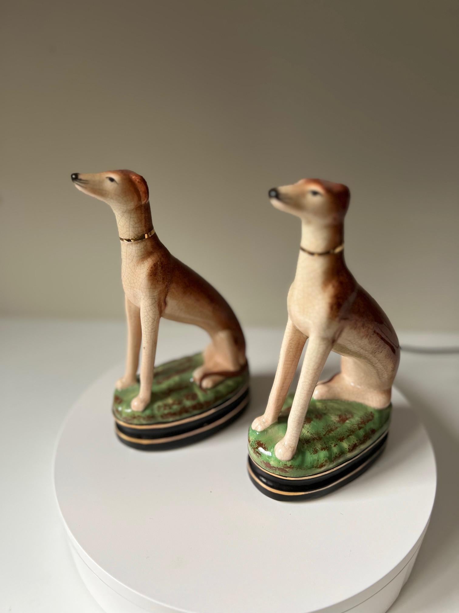 Fin du 20e siècle Paire de figurines de chien Whippet Fitz and Floyd peintes à la main et d'époque en vente