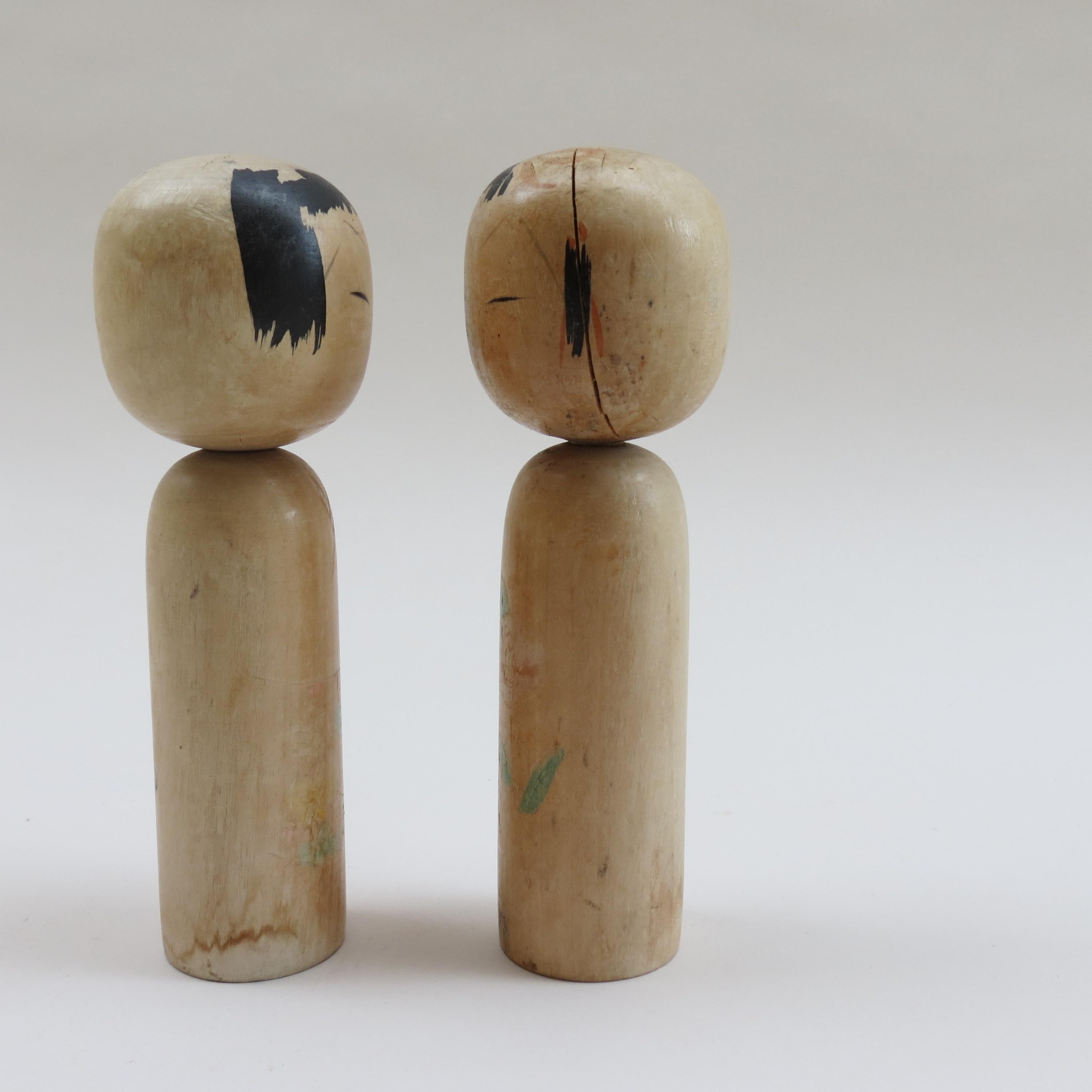 Pair of Vintage Hand Painted Japanese Kokeshi Dolls 1950s In Distressed Condition In Stow on the Wold, GB