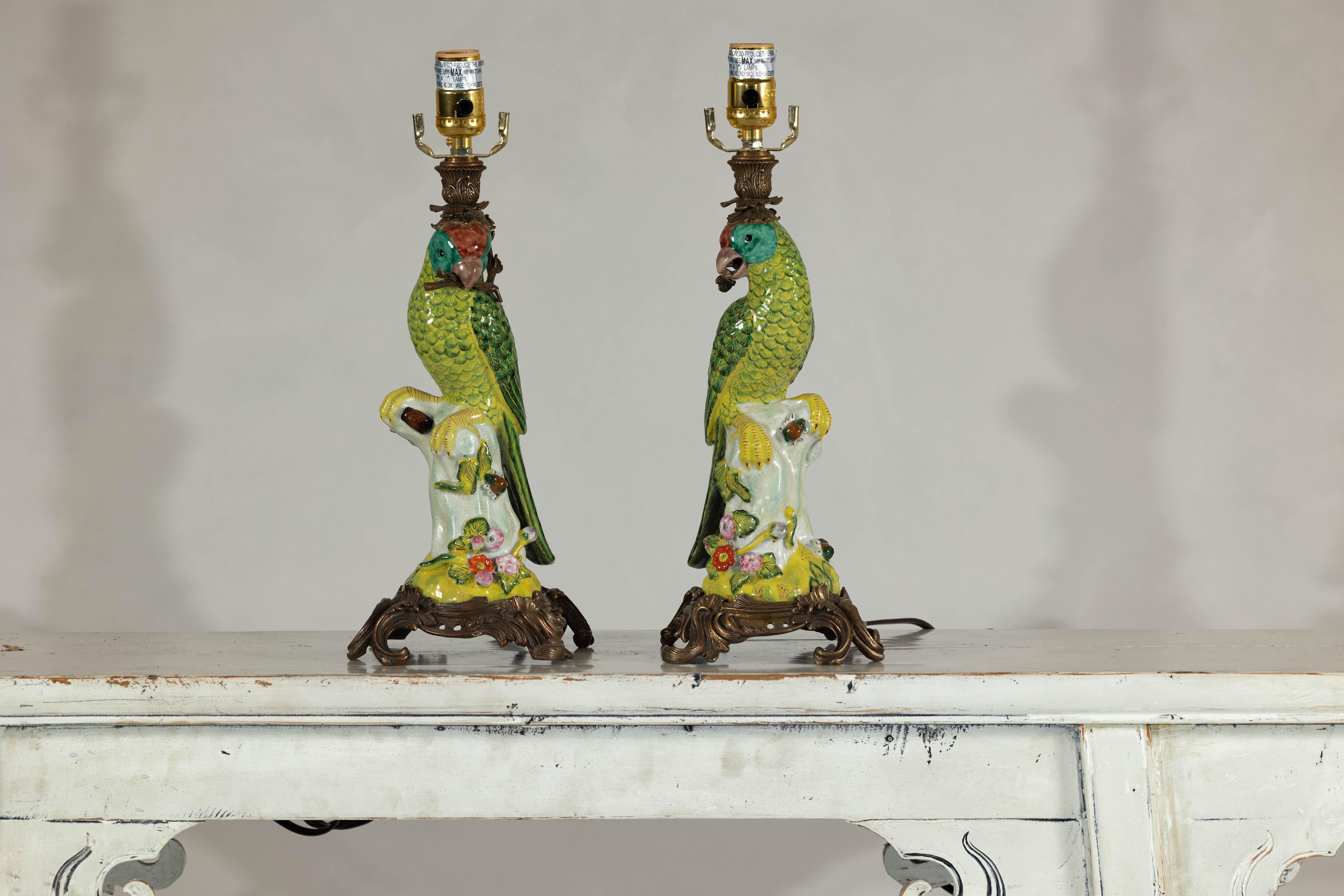 Pair of Vintage Hand-Painted Parrot Lamps on Ornate Brass Bases, Wired for USA In Good Condition In Yonkers, NY