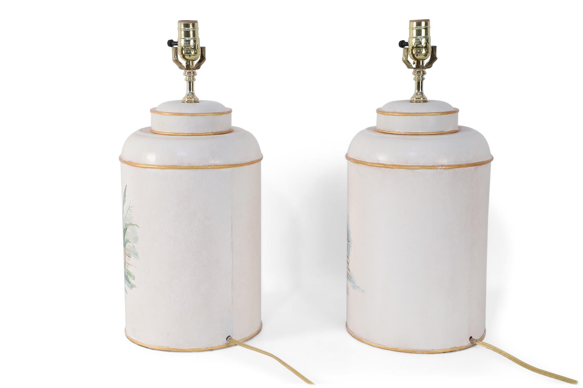 Pair of Vintage Hand Painted Tole Genre Scene Table Lamps In Good Condition For Sale In New York, NY