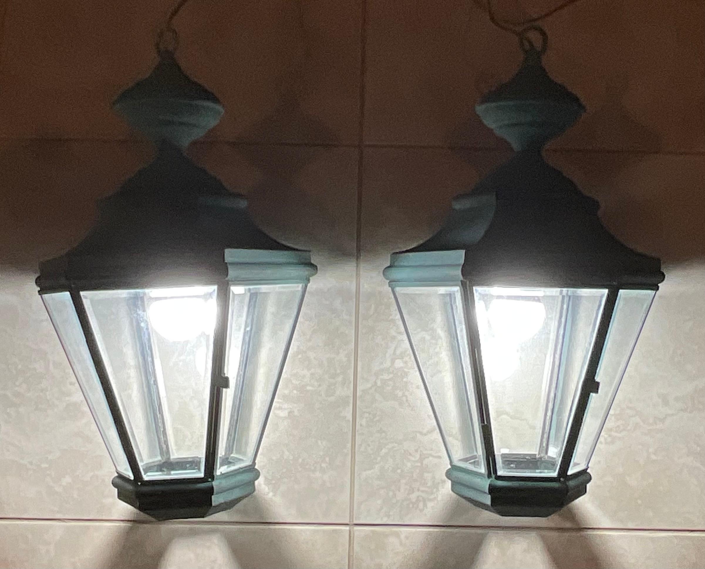 Coppia di lanterne a sospensione in ottone vintage realizzate a mano in vendita 6