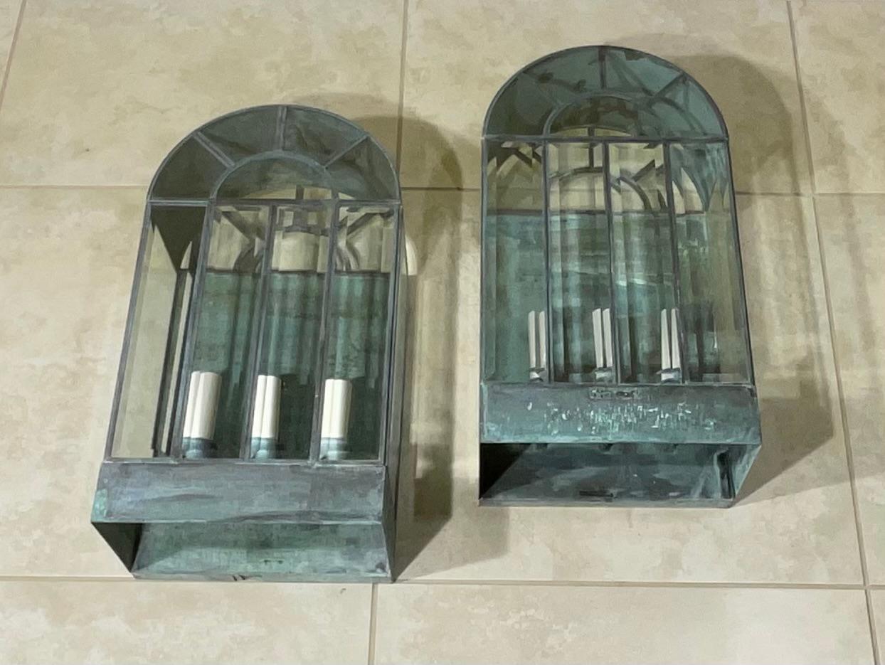 Pair of Vintage Handcrafted Wall-Mounted Brass Lantern For Sale 4