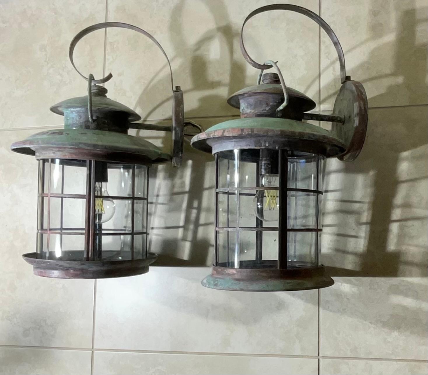 Pair of Vintage Handcrafted Wall-Mounted Brass Lantern For Sale 4