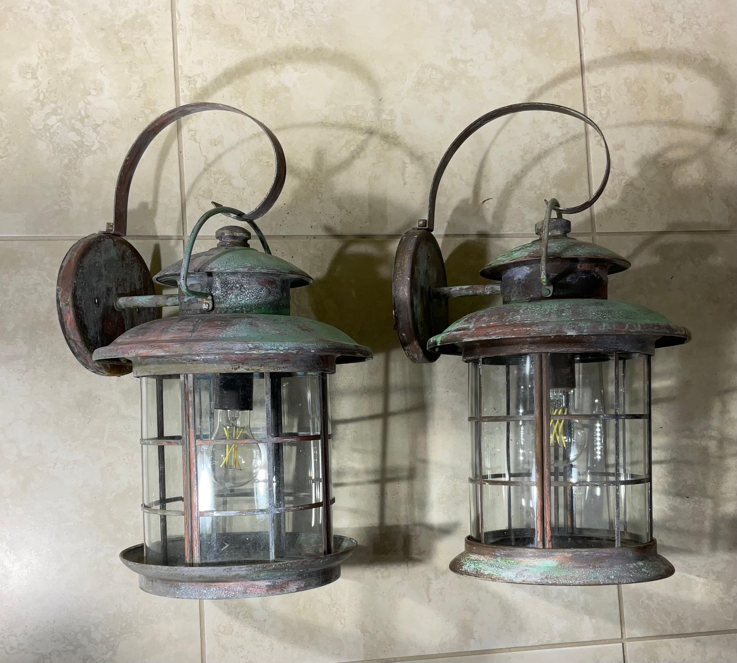 Pair of Vintage Handcrafted Wall-Mounted Brass Lantern For Sale 6