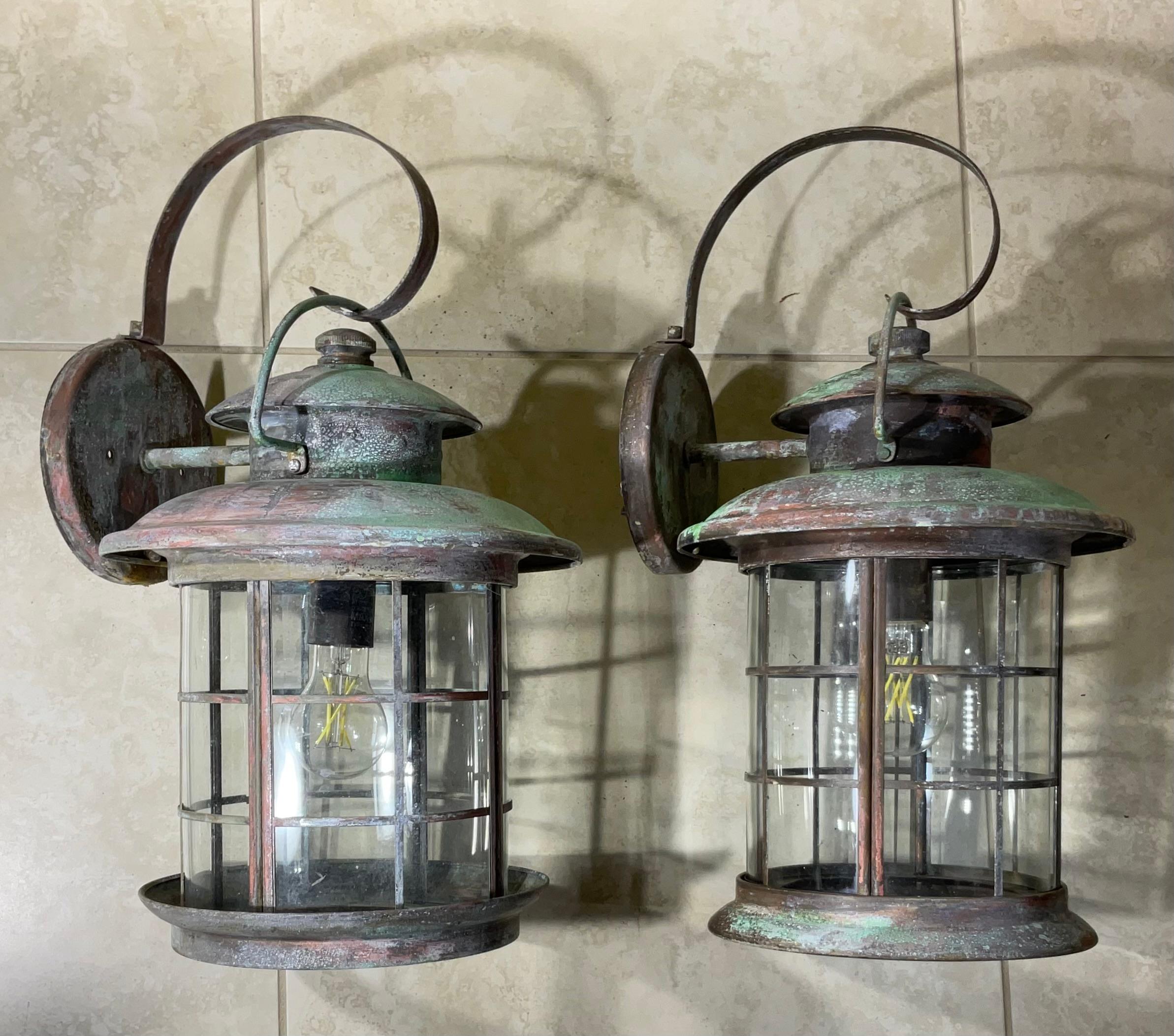 Pair of Vintage Handcrafted Wall-Mounted Brass Lantern For Sale 7