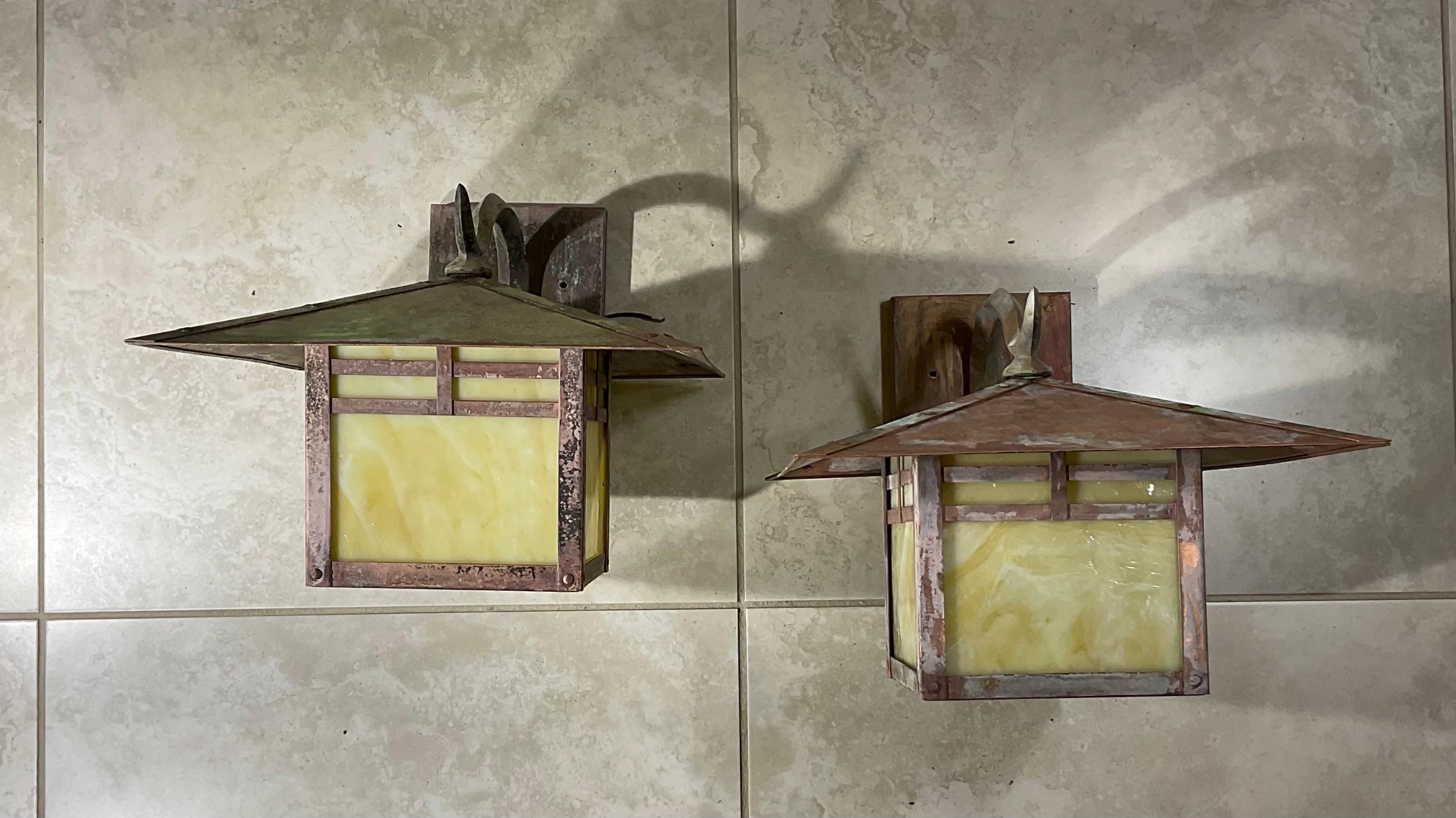 Pair of Vintage Handcrafted Wall-Mounted Pagoda  Brass Lantern For Sale 8