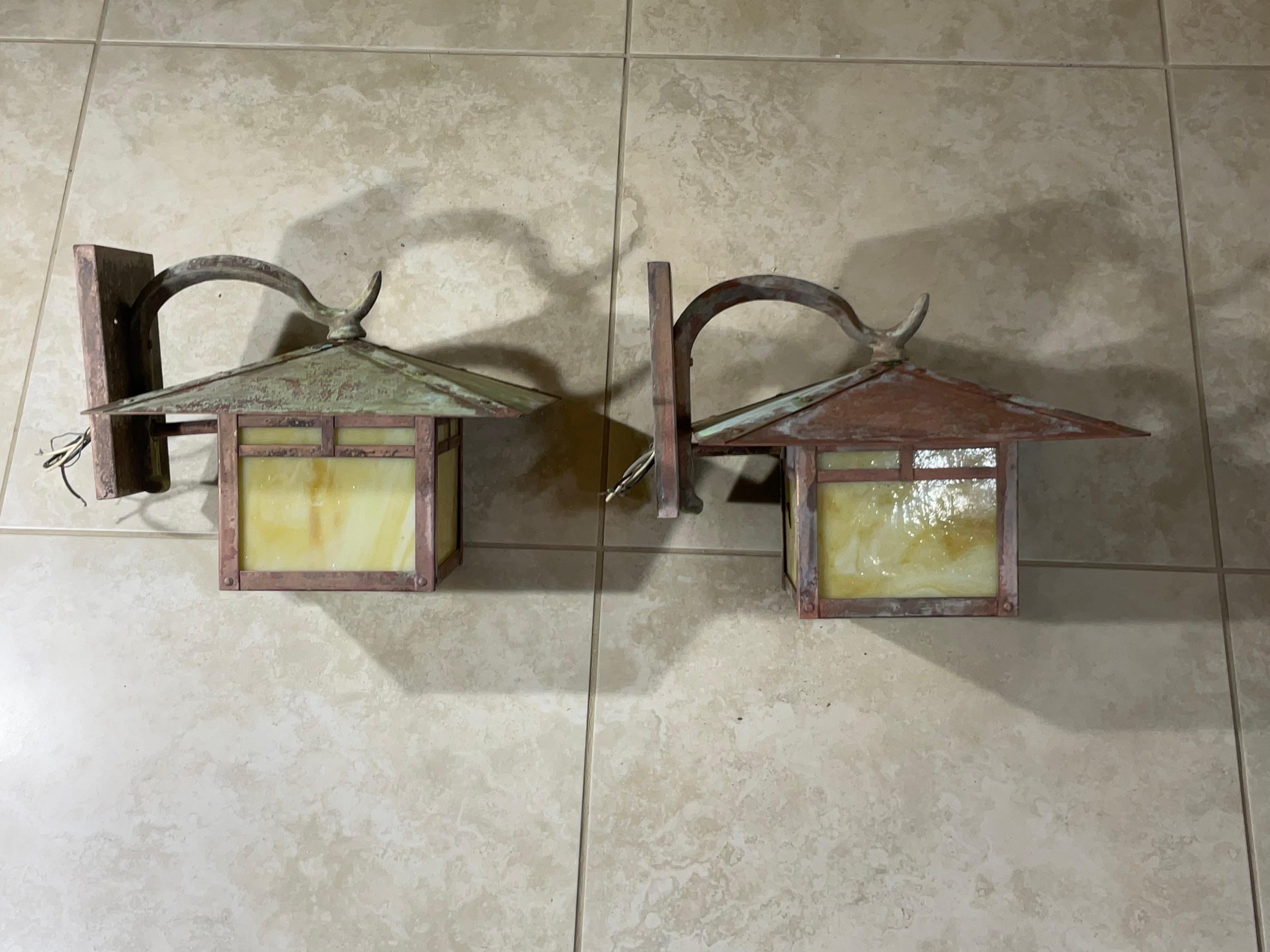 Paar handgefertigte, wandmontierte Pagoden im Vintage-Stil  Laterne aus Messing im Angebot 2