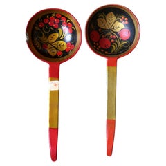 Pareja de Cucharas de Madera Vintage Pintadas a Mano de la URSS: Diseño tradicional, 1J187