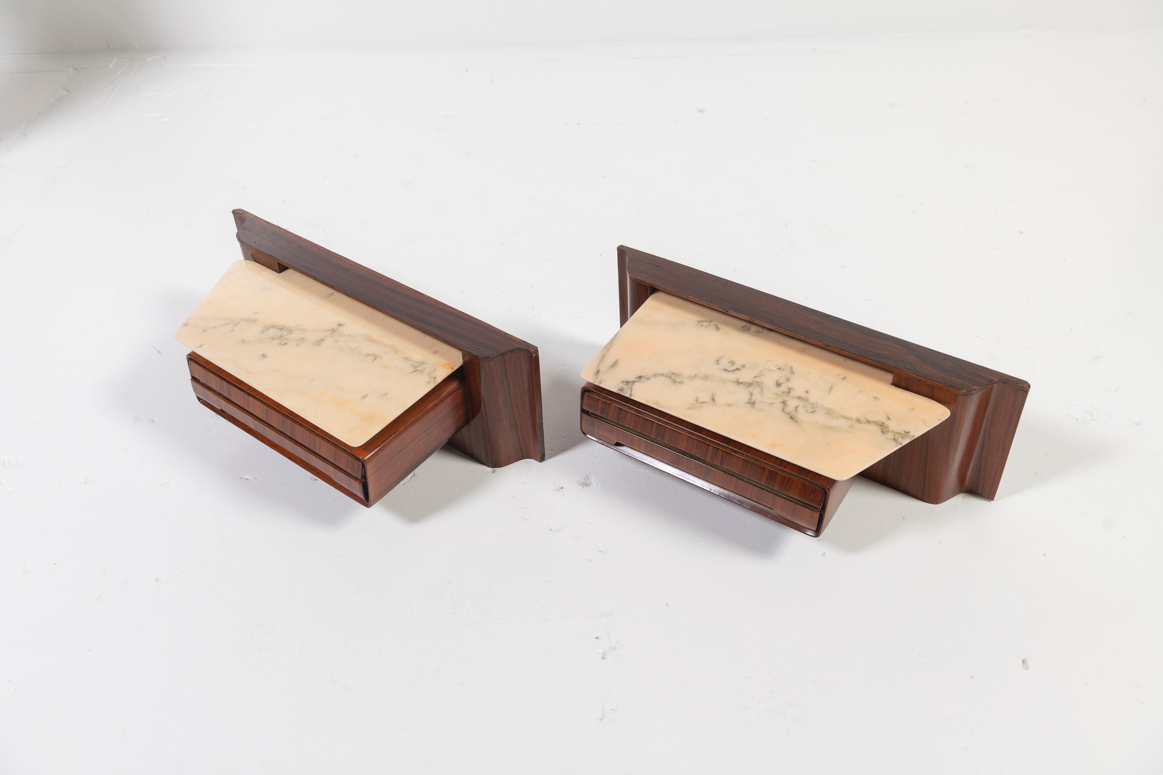 Paar hängende Vintage-Nachttische aus Holz mit Schublade und Alabasterregal (Moderne der Mitte des Jahrhunderts) im Angebot