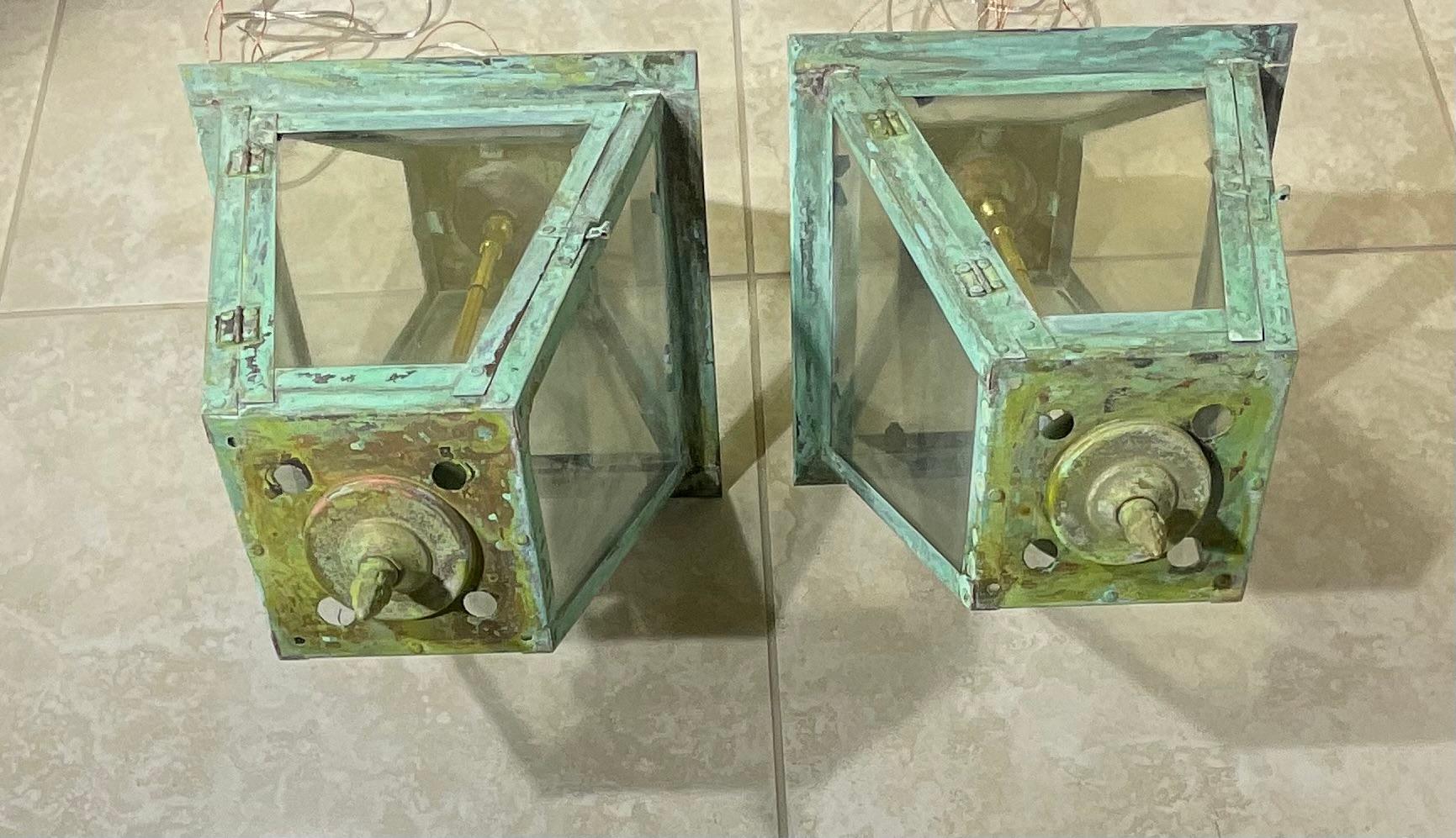 Pair Of Vintage Hanging copper Lantern In Good Condition In Delray Beach, FL