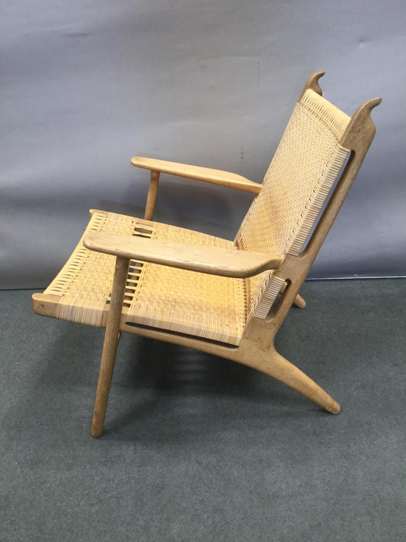 Paire de fauteuils d'époque Hans Wegner CH 27 État moyen - En vente à Los Angeles, CA