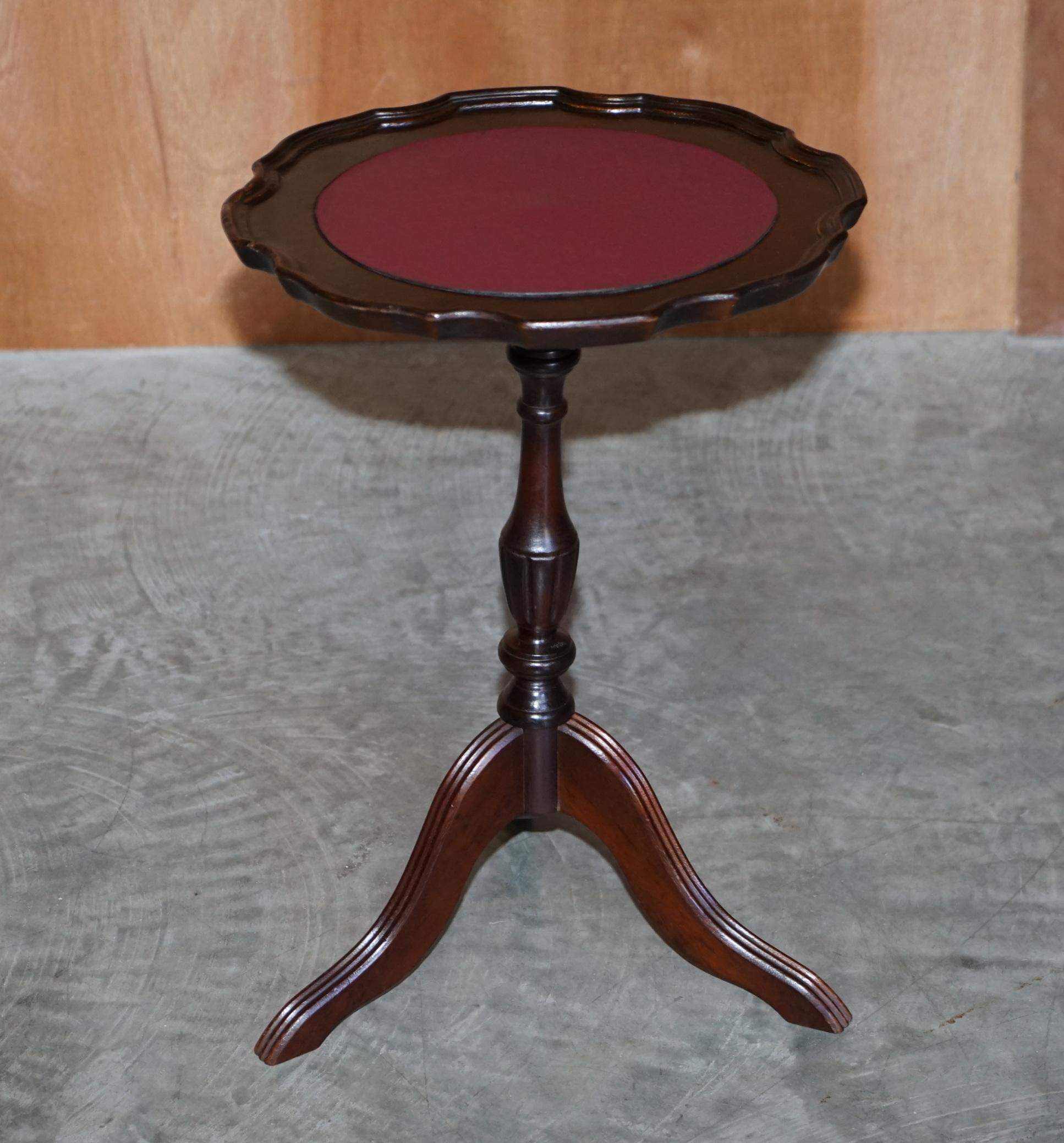 We are delighted to offer for sale this very nice pair of vintage Bevan Funnell mahogany & oxblood topped tripod tables

A good looking and well made pair, ideally suited for a lamp or glass of wine with a picture frame on them

They have been