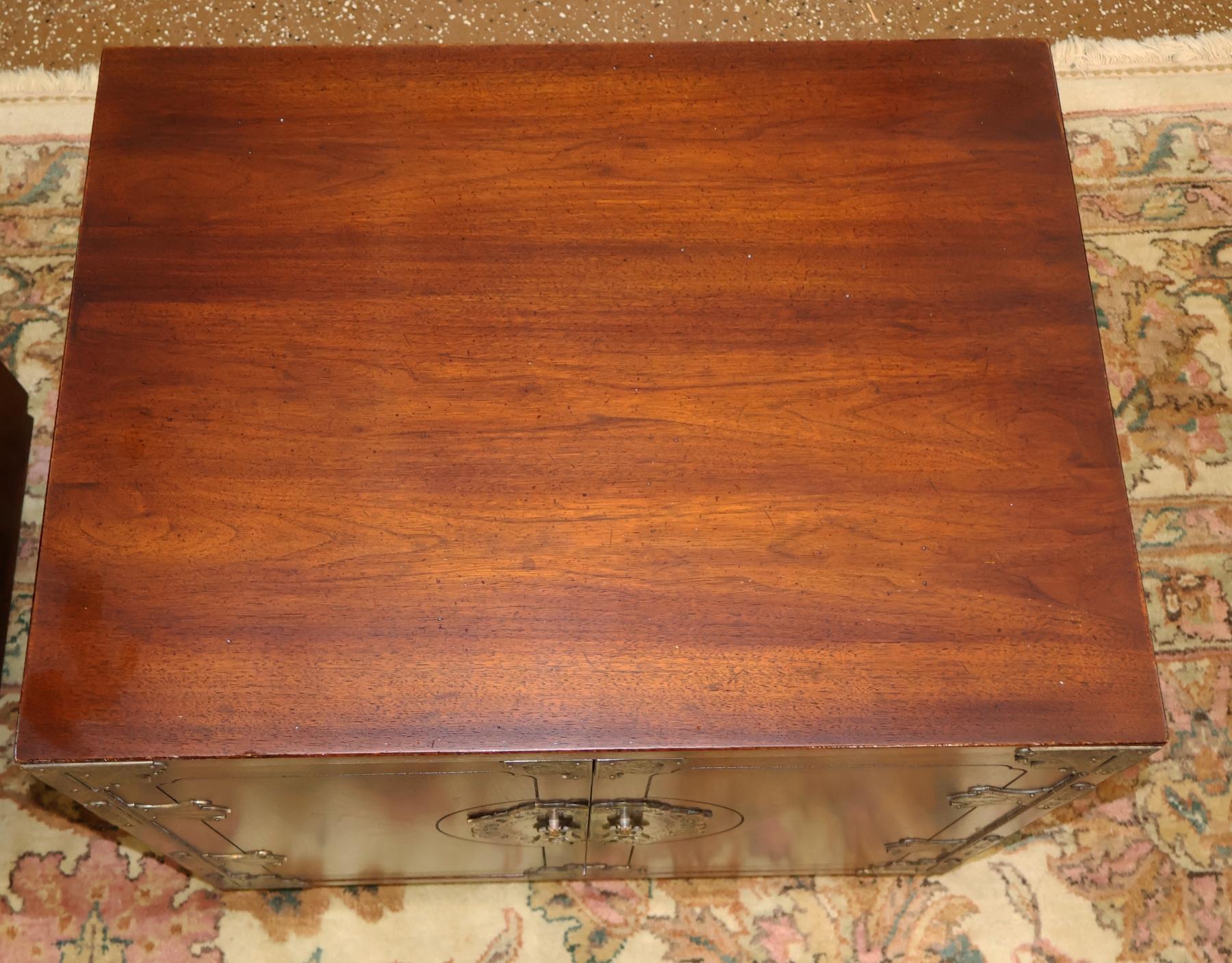 Pair of Vintage Henredon Tansu Asian Campaign Style End Table Nightstands For Sale 3