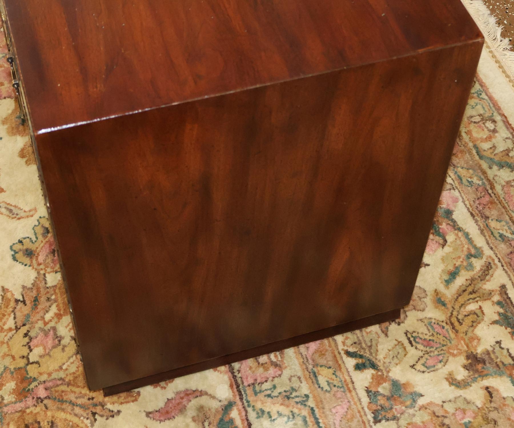 Pair of Vintage Henredon Tansu Asian Campaign Style End Table Nightstands For Sale 4