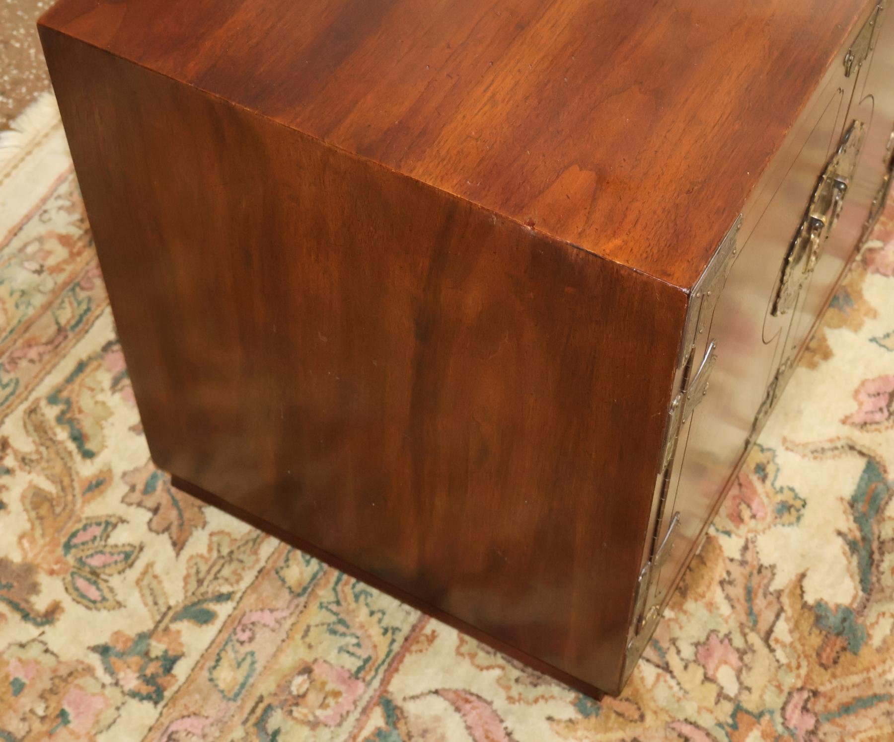 Pair of Vintage Henredon Tansu Asian Campaign Style End Table Nightstands For Sale 5