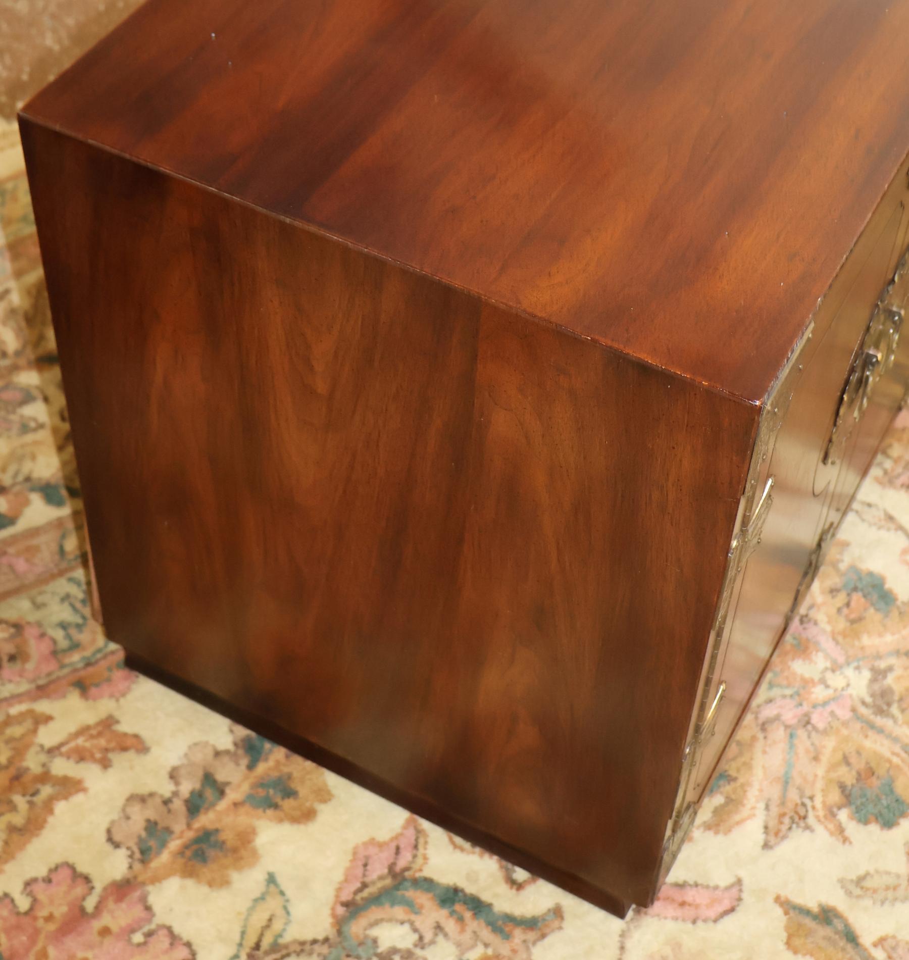 Pair of Vintage Henredon Tansu Asian Campaign Style End Table Nightstands For Sale 8