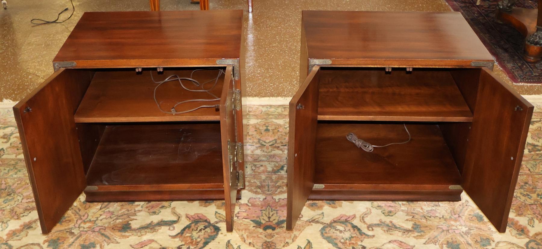 Late 20th Century Pair of Vintage Henredon Tansu Asian Campaign Style End Table Nightstands For Sale