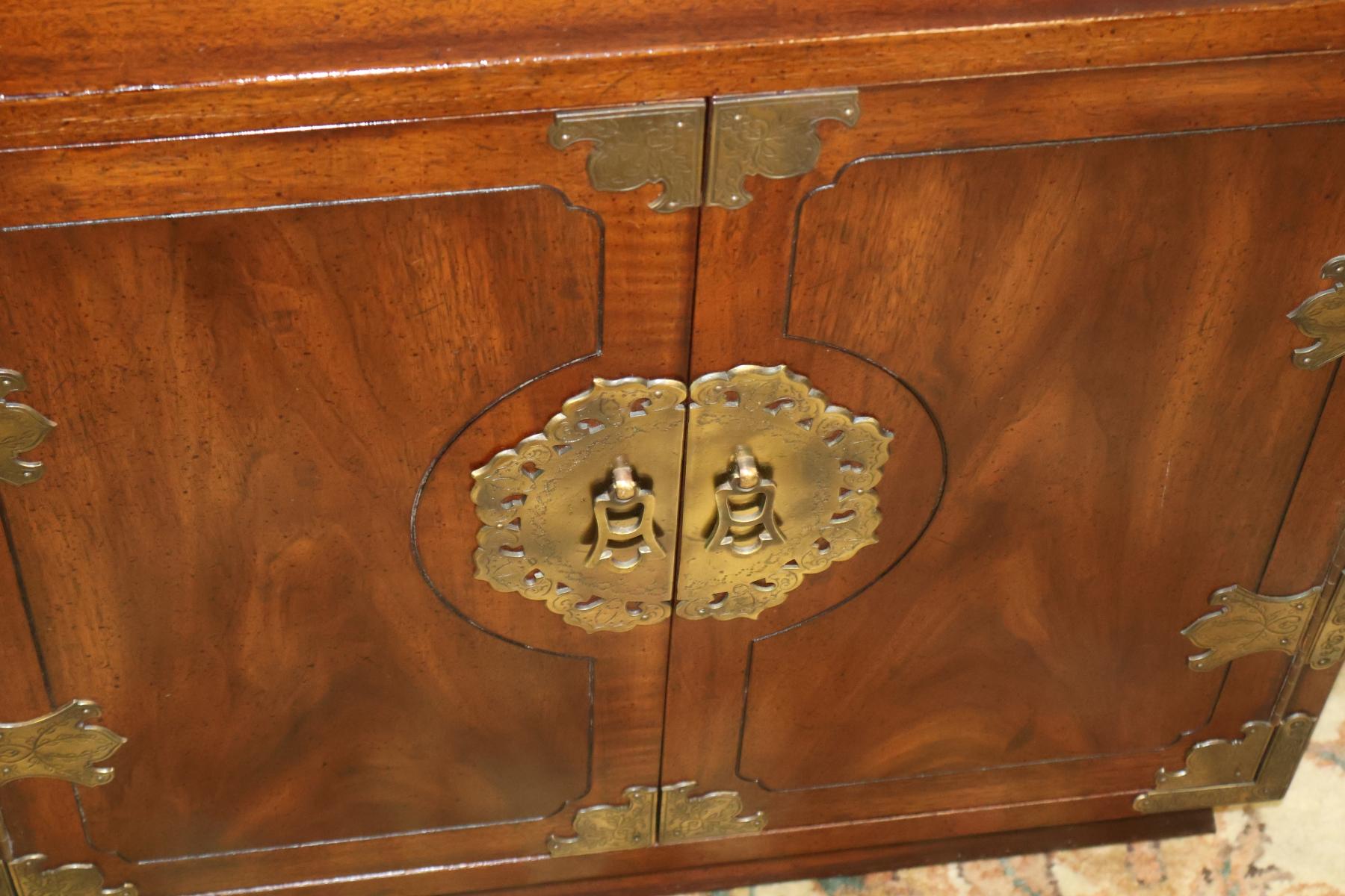Walnut Pair of Vintage Henredon Tansu Asian Campaign Style End Table Nightstands For Sale