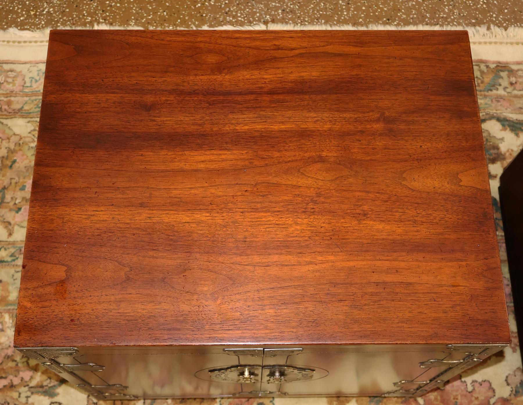 Pair of Vintage Henredon Tansu Asian Campaign Style End Table Nightstands For Sale 2