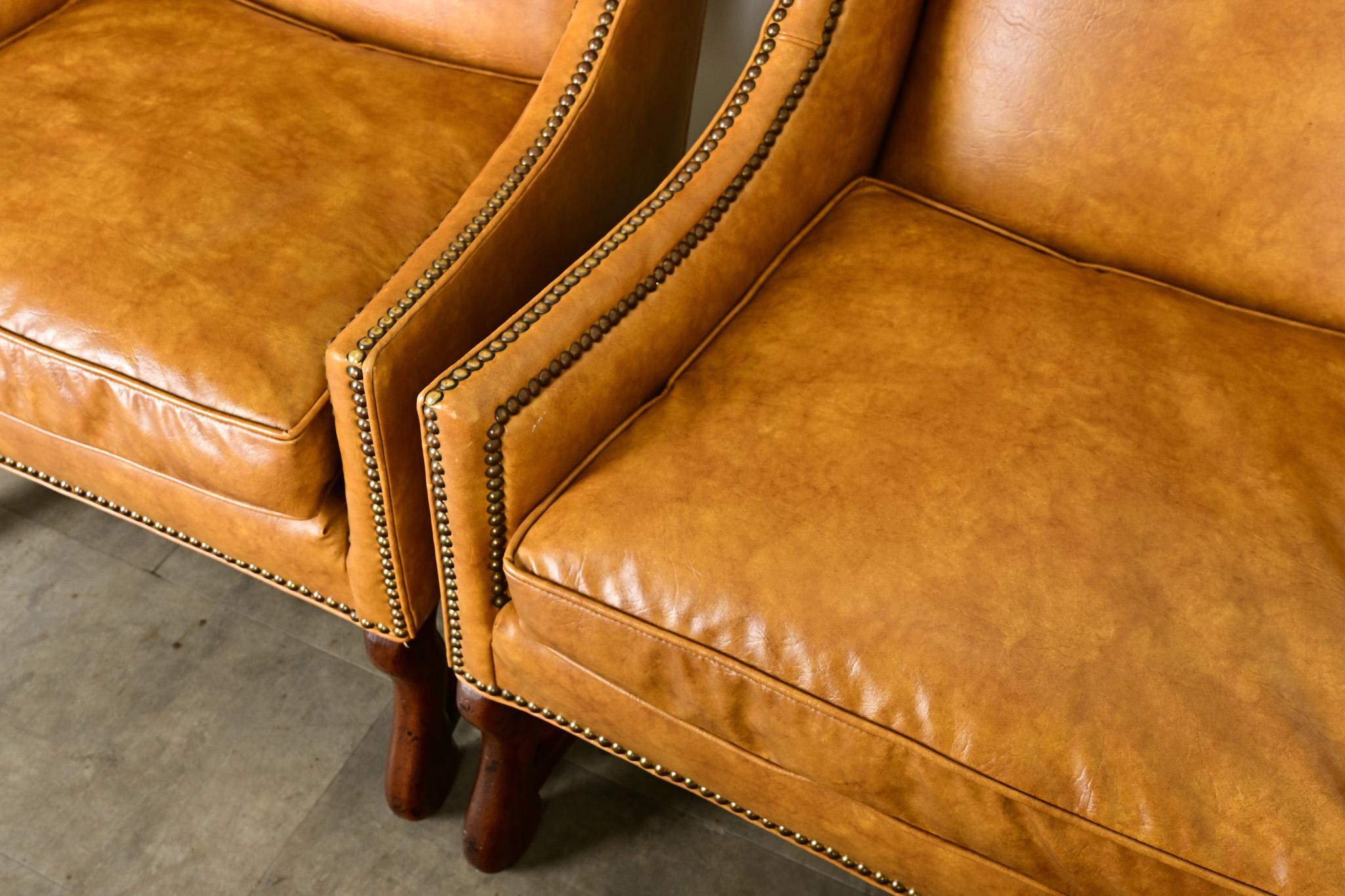 Hand-Carved Pair of Vintage Henredon Wingback Bergeres For Sale