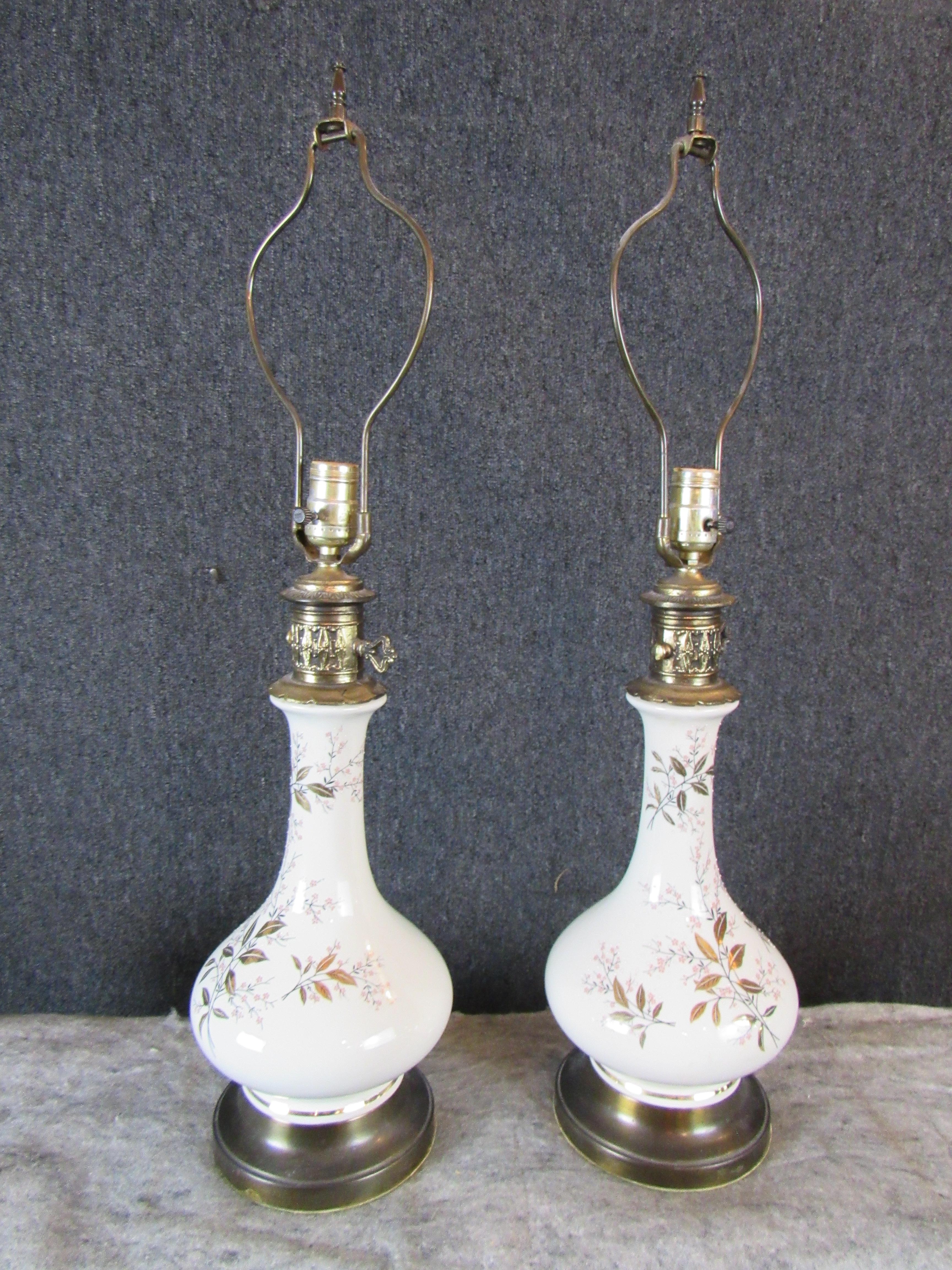 Embossed Pair of Vintage Hollywood Regency Genie Lamps For Sale