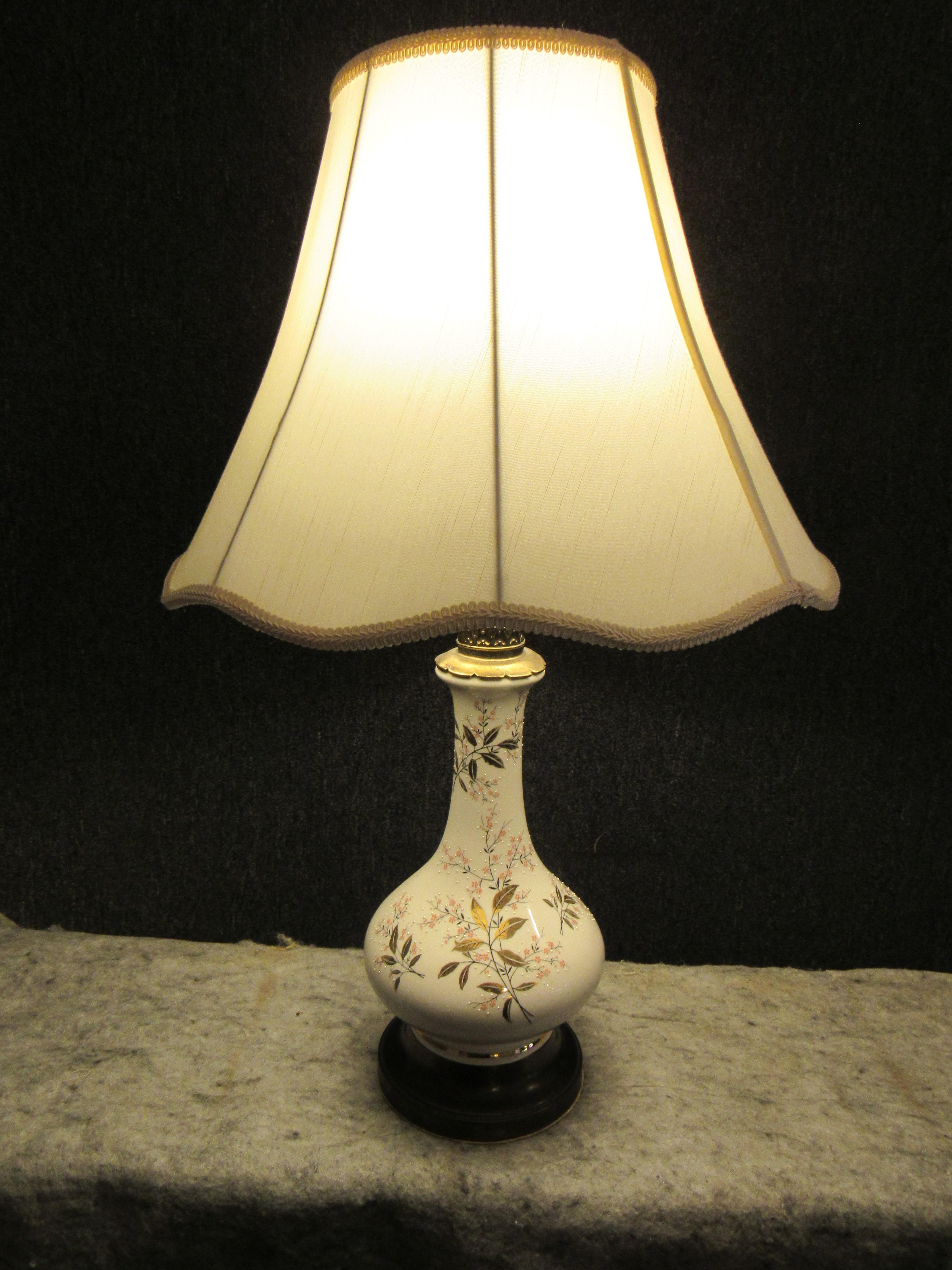 Metal Pair of Vintage Hollywood Regency Genie Lamps For Sale