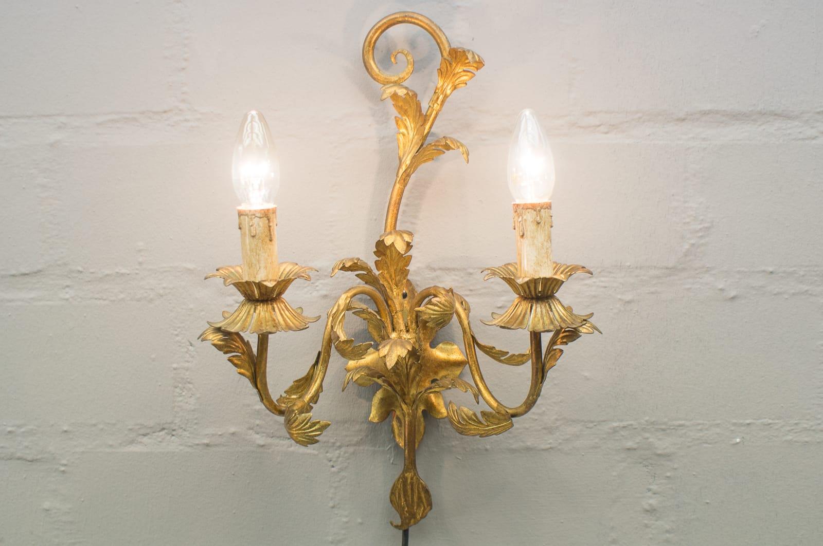 Gilt Pair of Vintage Hollywood Regency Massive Brass Wall Lights, Italy, 1960s For Sale