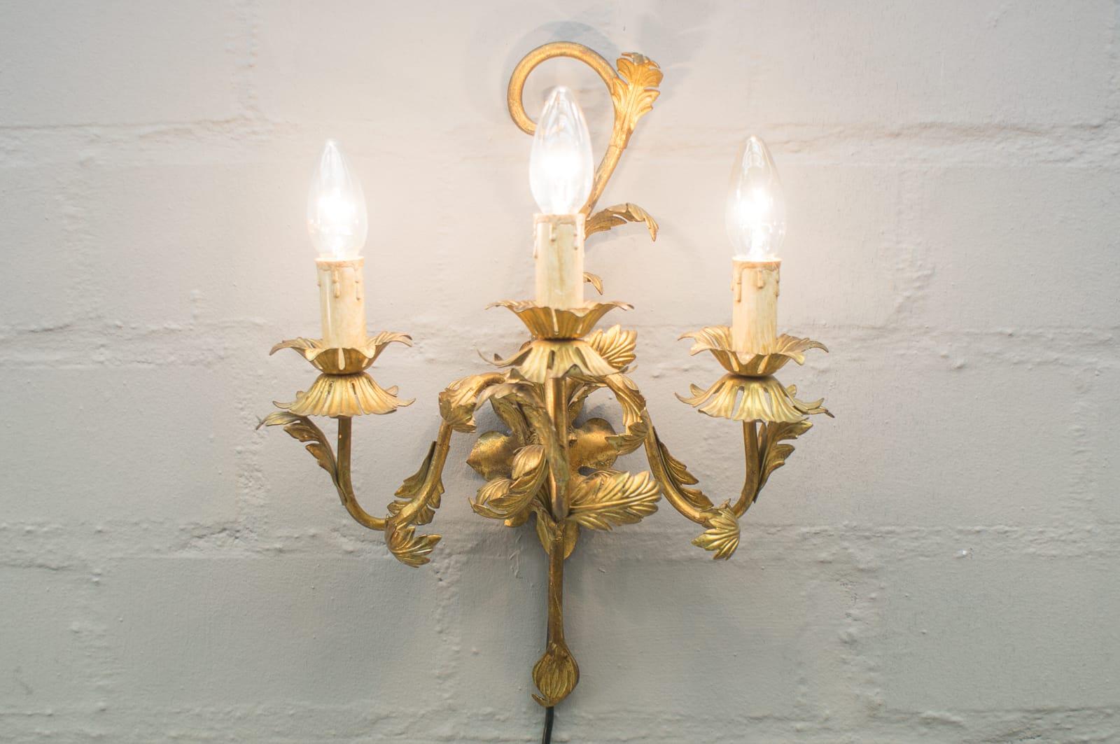Pair of Vintage Hollywood Regency Massive Brass Wall Lights, Italy, 1960s In Good Condition For Sale In Nürnberg, Bayern