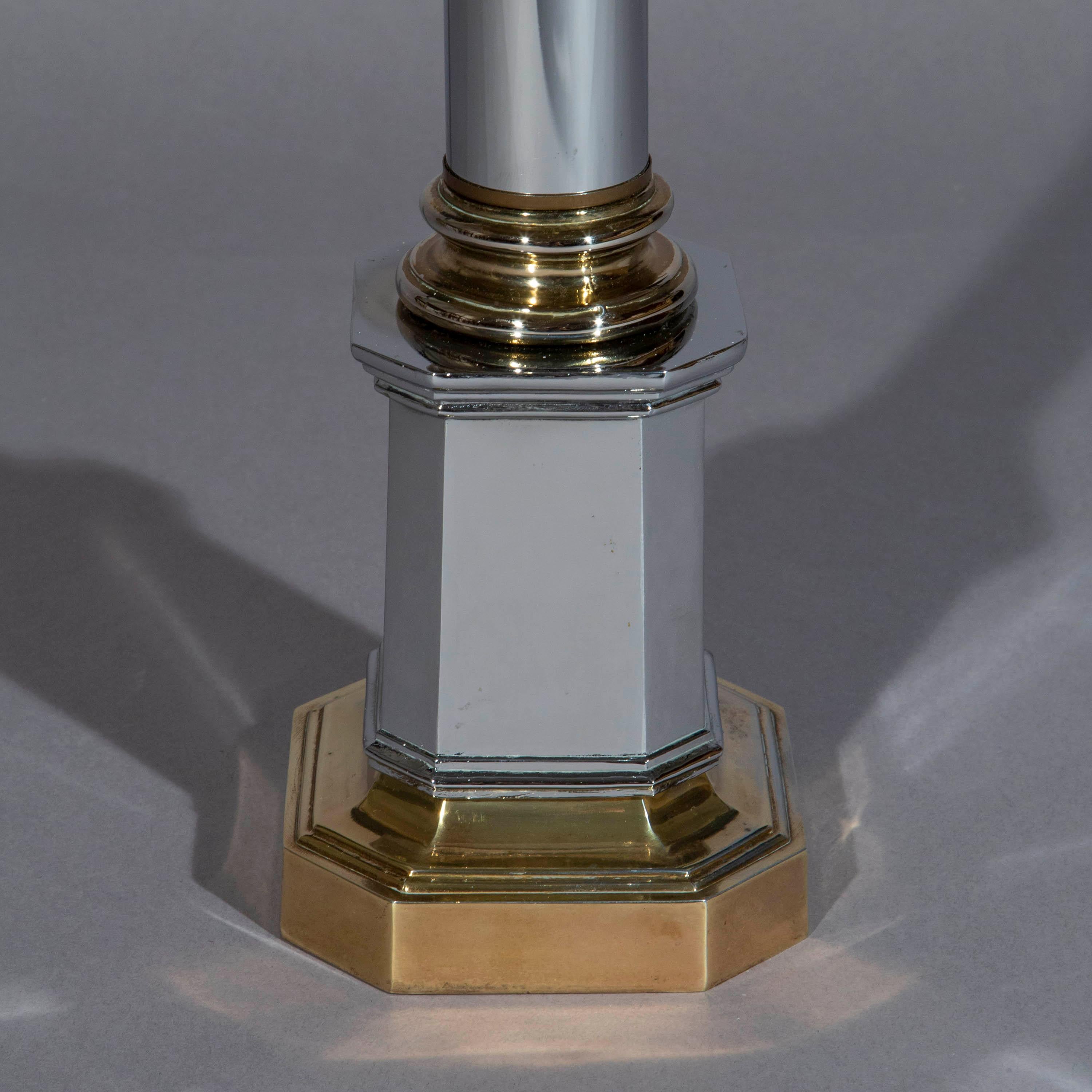 Paar polierte Chrom-Tischlampen im Art-Déco-Stil (Italienisch) im Angebot