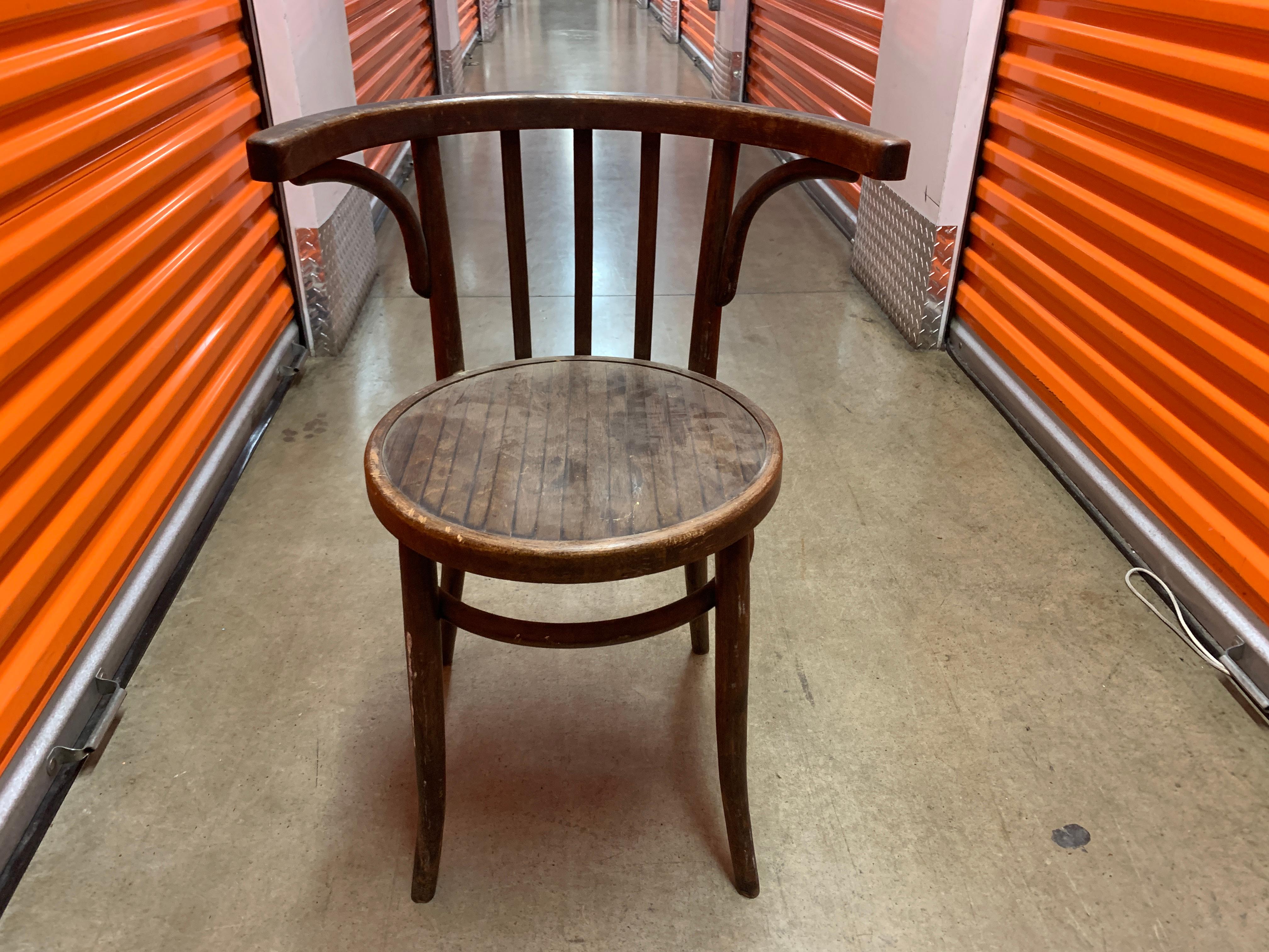 A complimentary pair of vintage horseshoe dining chairs. Rich dark oakwood with beautiful wood grain with a comfortable rounded back to hug while you seat and entertain.

The measurements for the chairs vary, for they are not an
