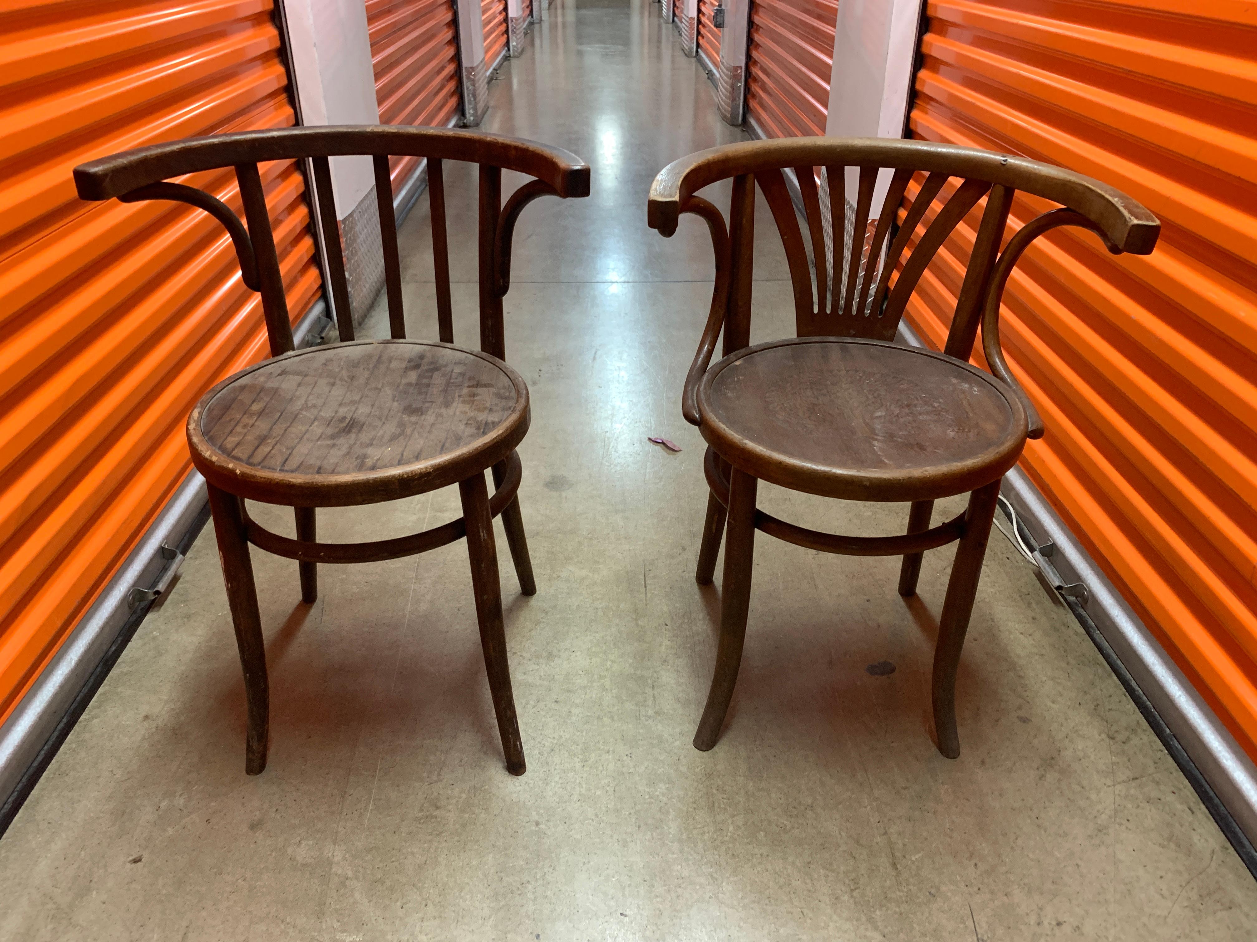 Pair of Vintage Horseshoe Dining Chairs In Good Condition In Los Angeles, CA