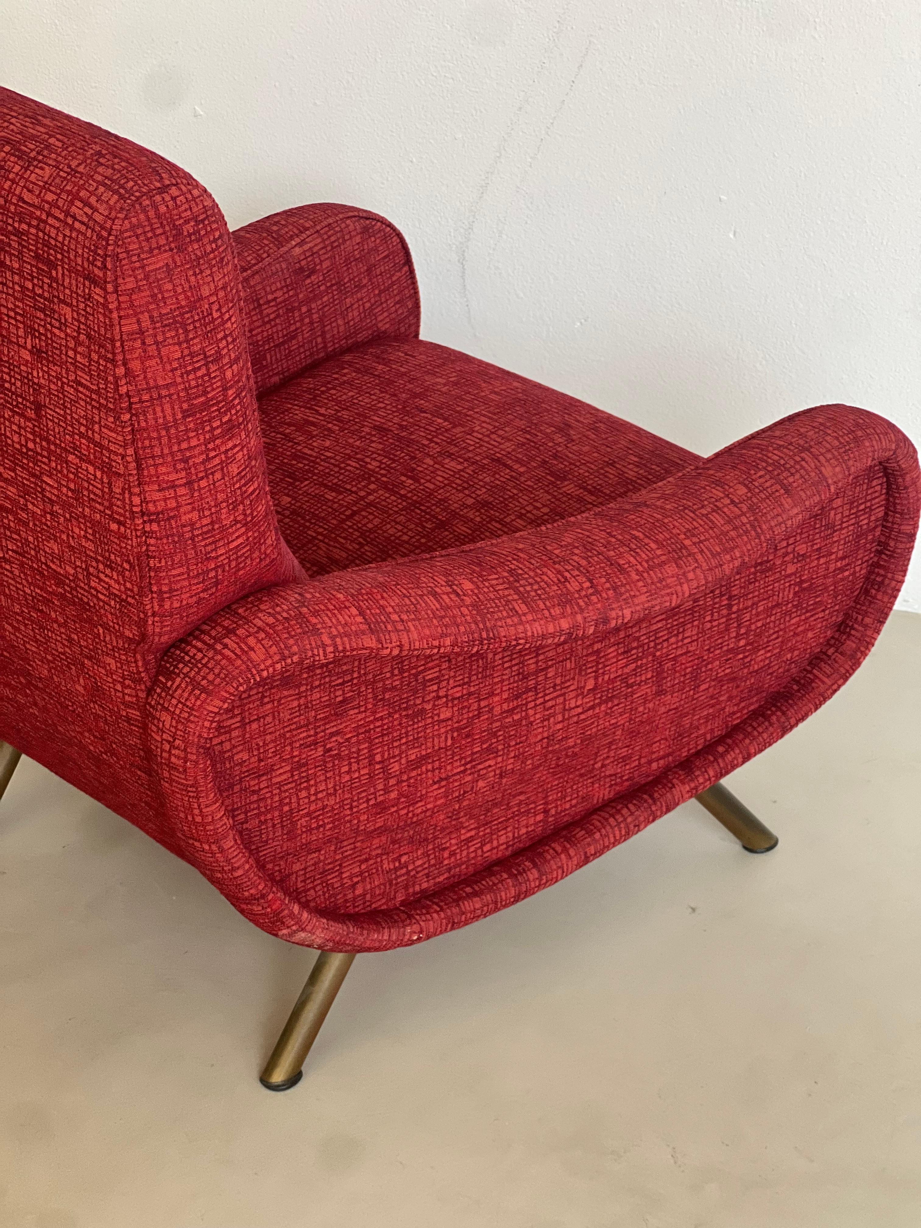 Paire classique de chaises de salon ou de fauteuils italiens du milieu du siècle dans le style des 