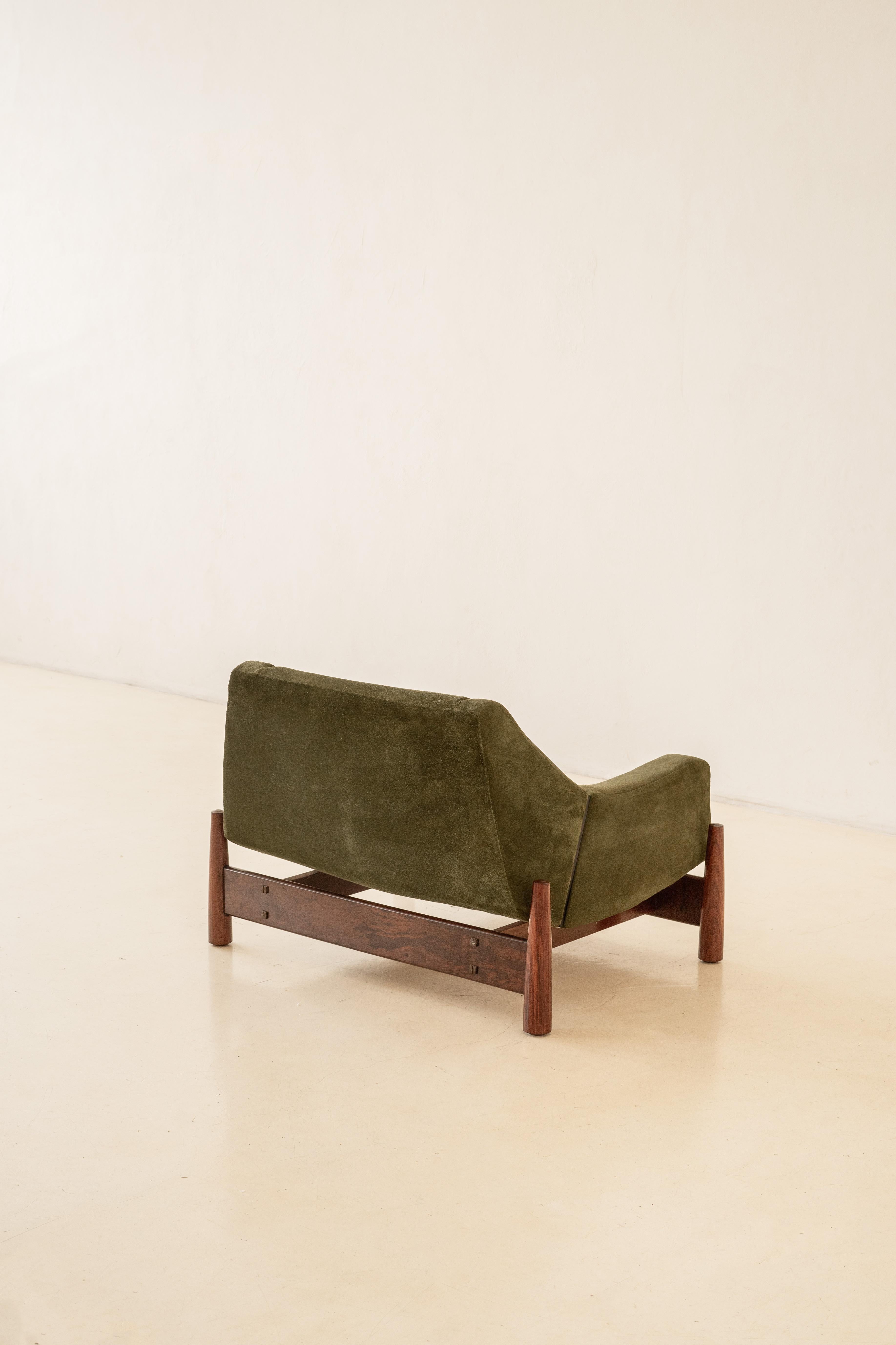 Pareja de Sillones Vintage Imbuia de Móveis Cimo, años 60, Brasil Midcentury en Bueno estado para la venta en New York, NY