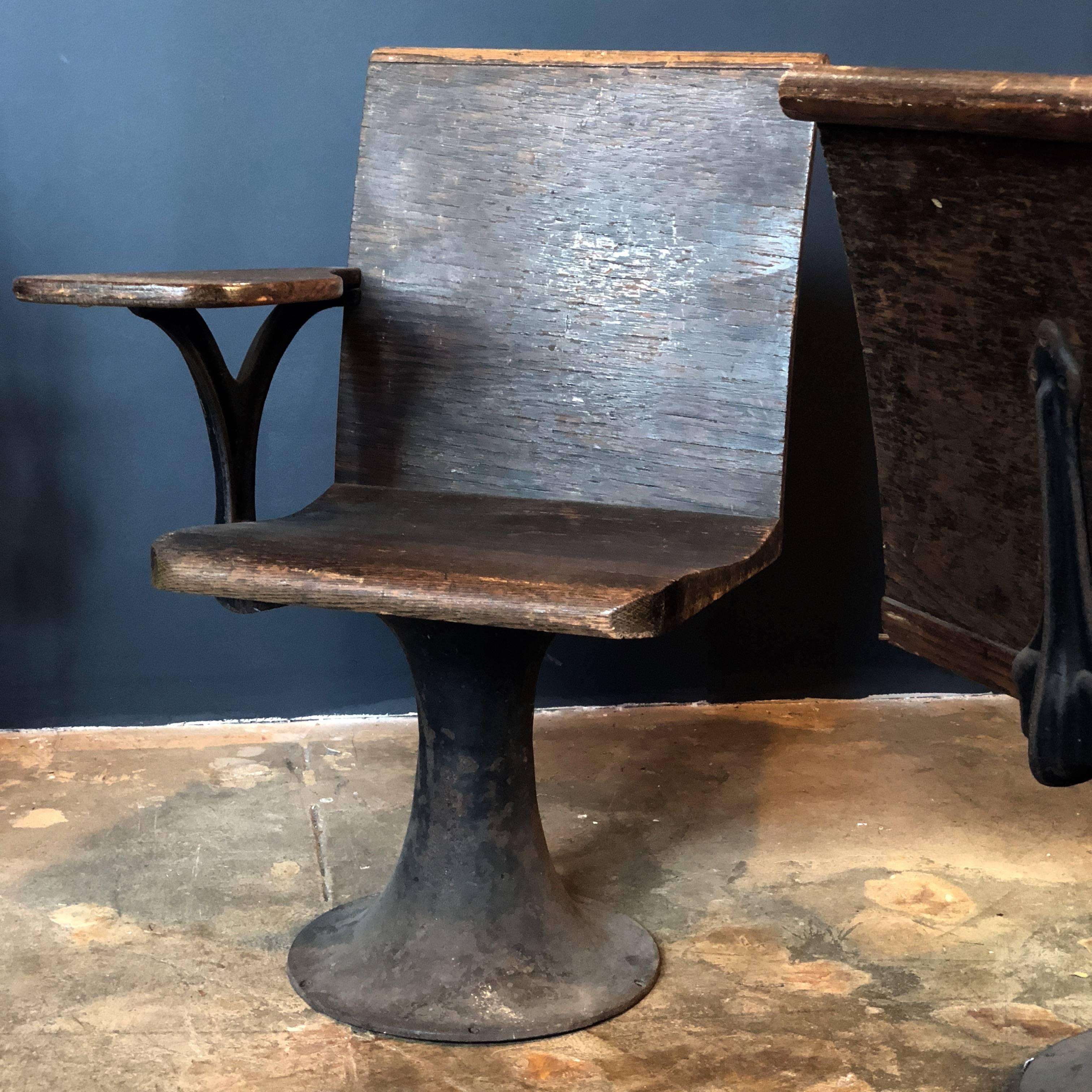 Industriel Paire de chaises d'école industrielles vintage des années 1920 en vente