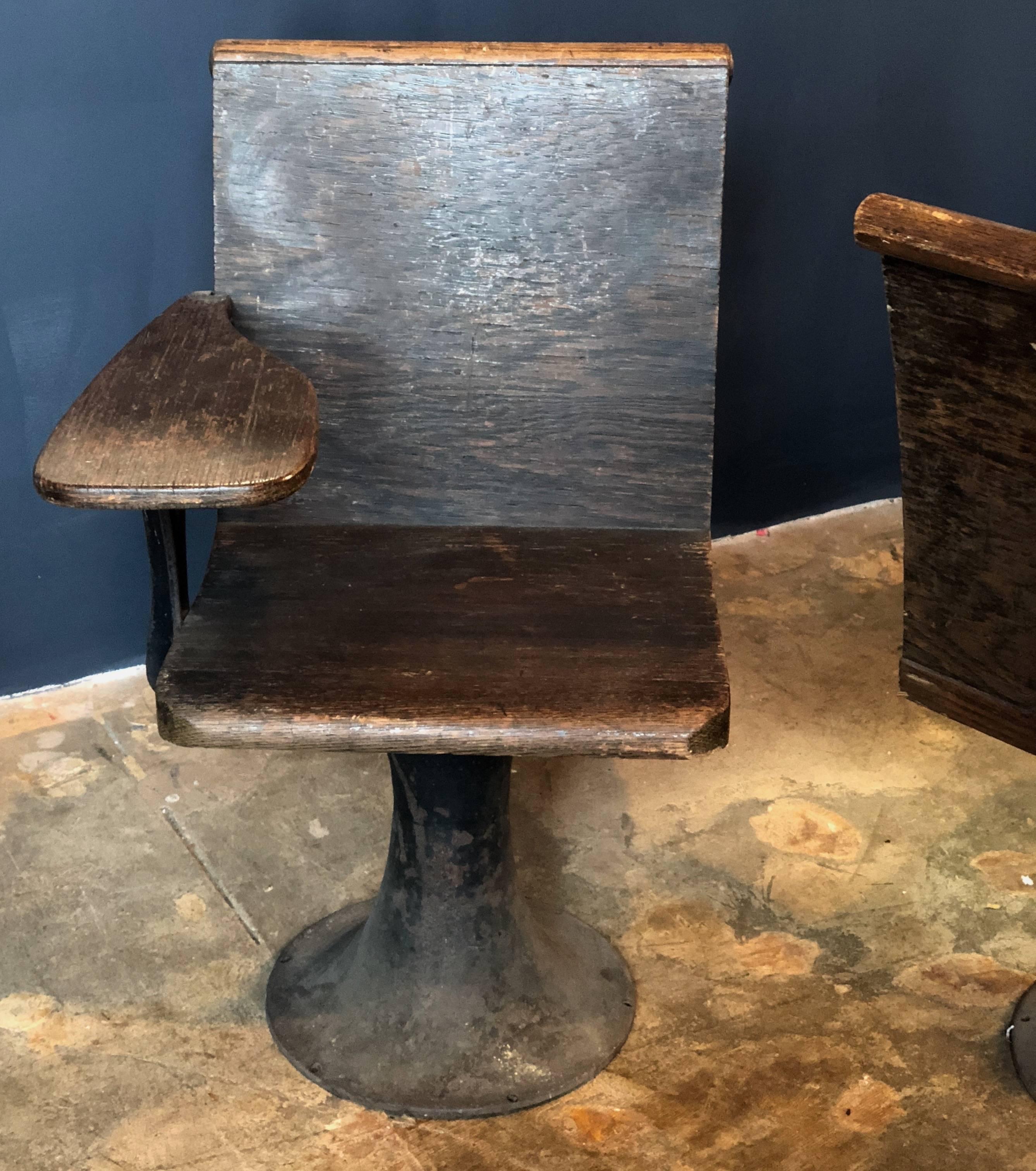 Américain Paire de chaises d'école industrielles vintage des années 1920 en vente