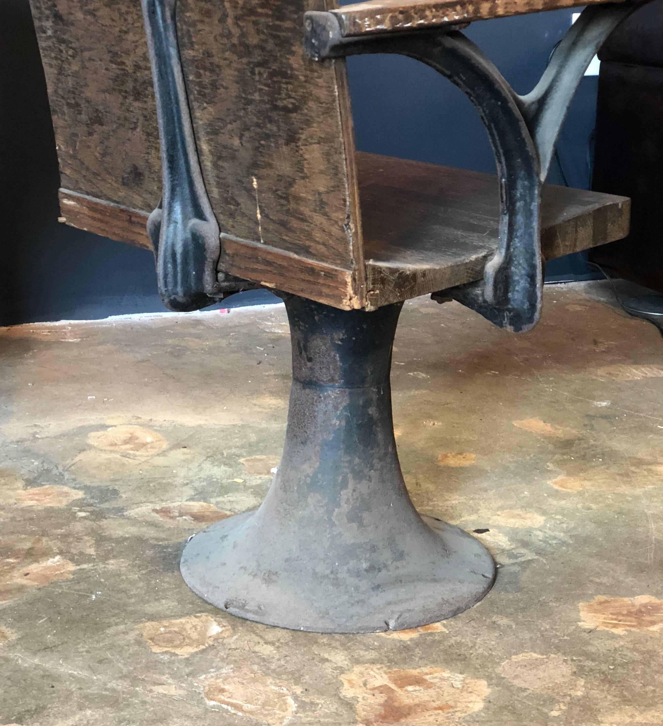 Début du 20ème siècle Paire de chaises d'école industrielles vintage des années 1920 en vente