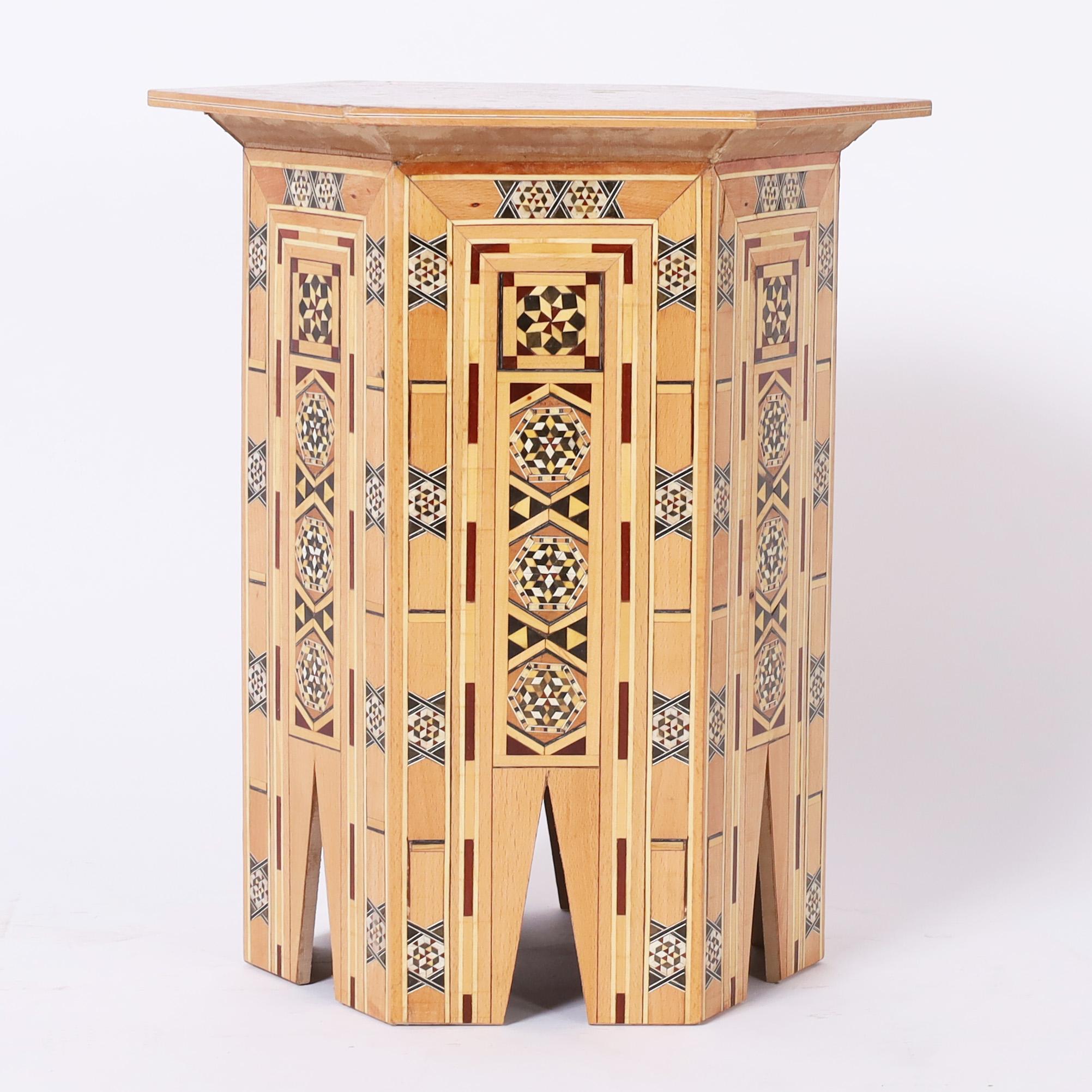 Paar marokkanische Vintage-Ständer oder Tische mit Intarsien (Maurisch) im Angebot