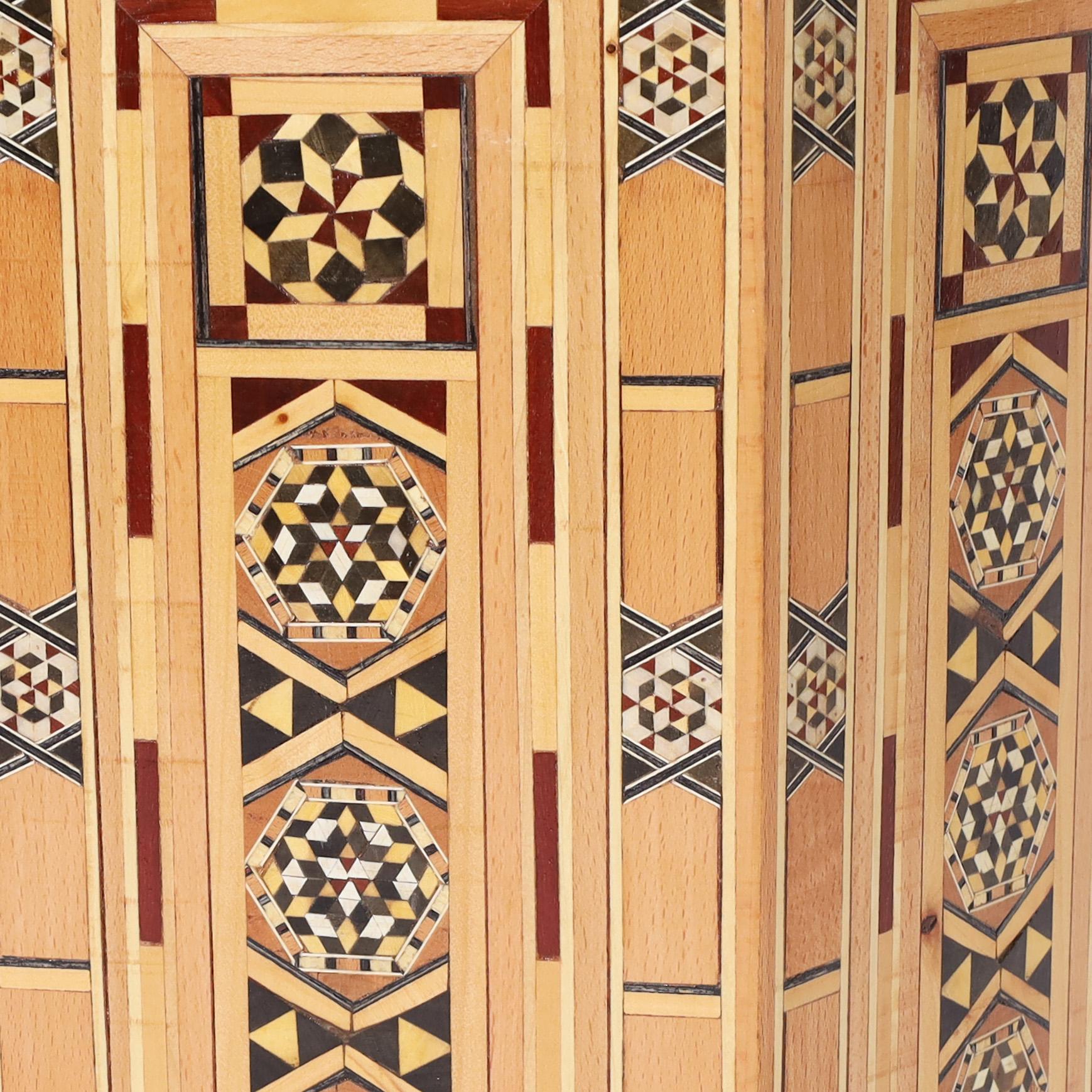 Paar marokkanische Vintage-Ständer oder Tische mit Intarsien (Hartholz) im Angebot