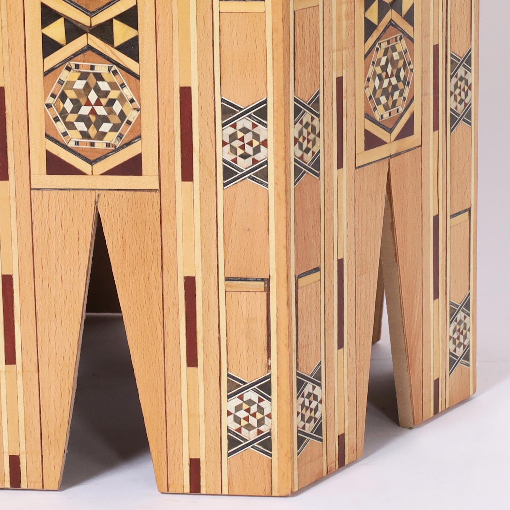 Paar marokkanische Vintage-Ständer oder Tische mit Intarsien im Angebot 1